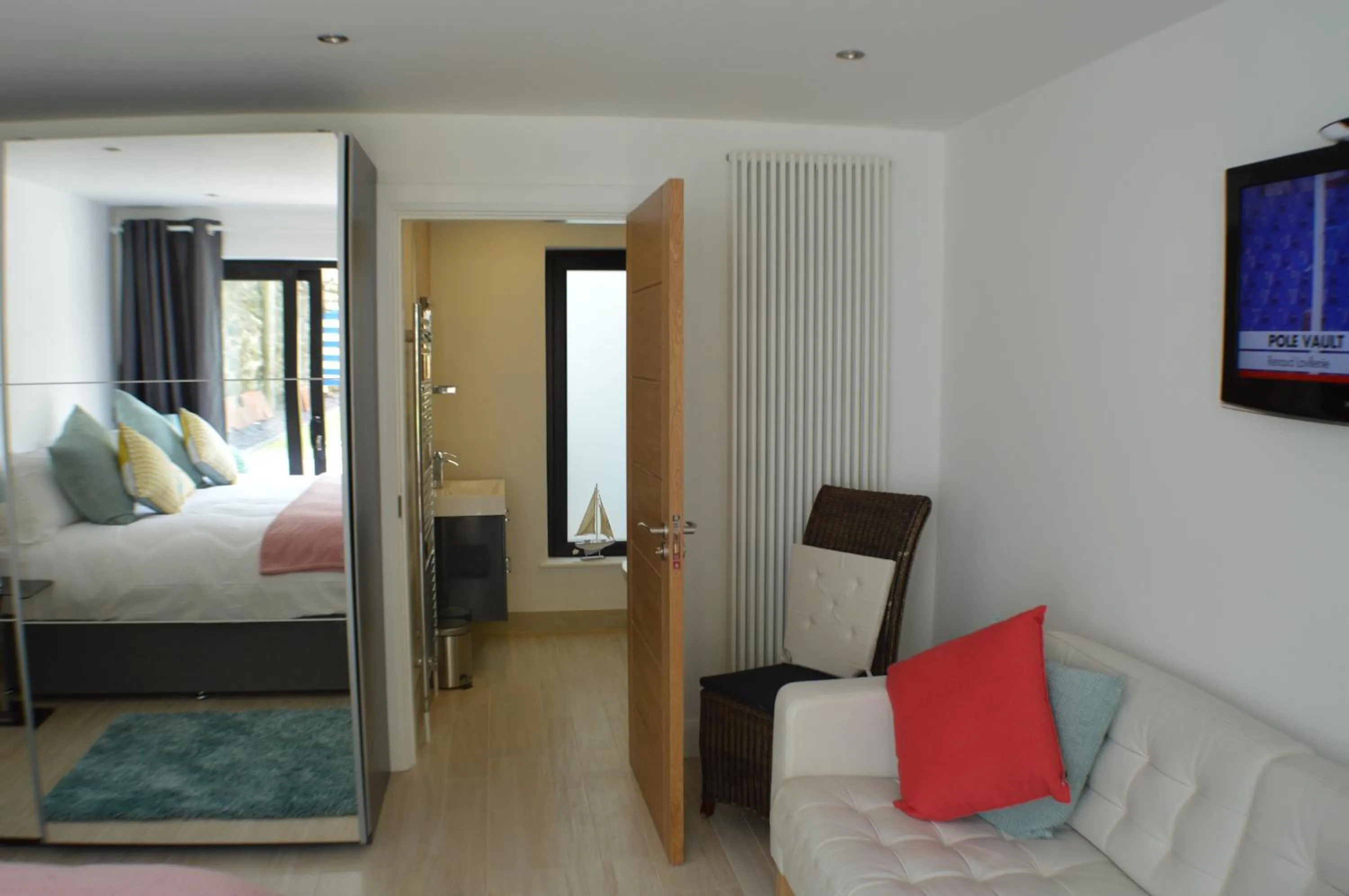 Living room, Bed in Pier39Portrush Adult Only