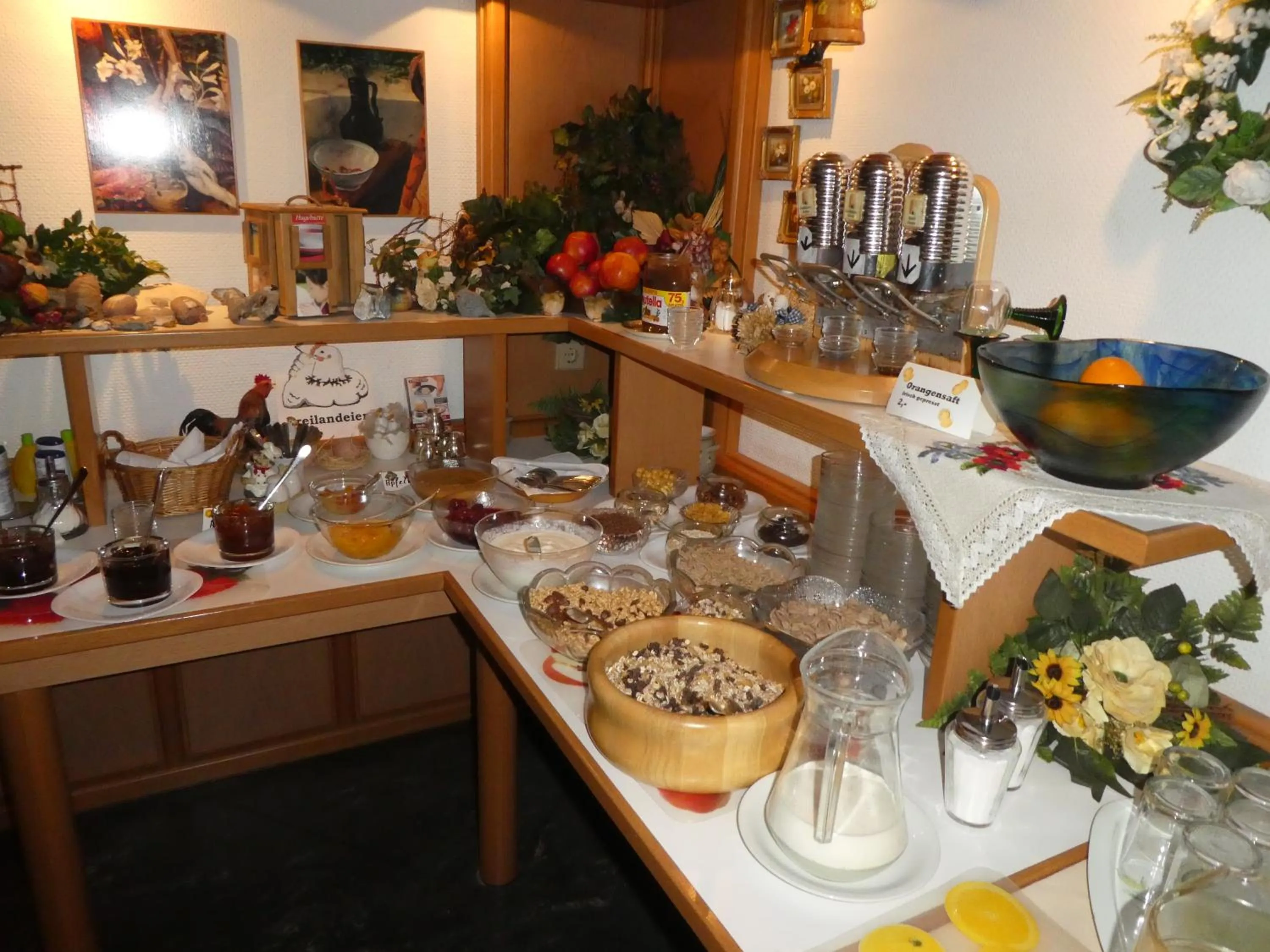 Buffet breakfast in Hotel Lex