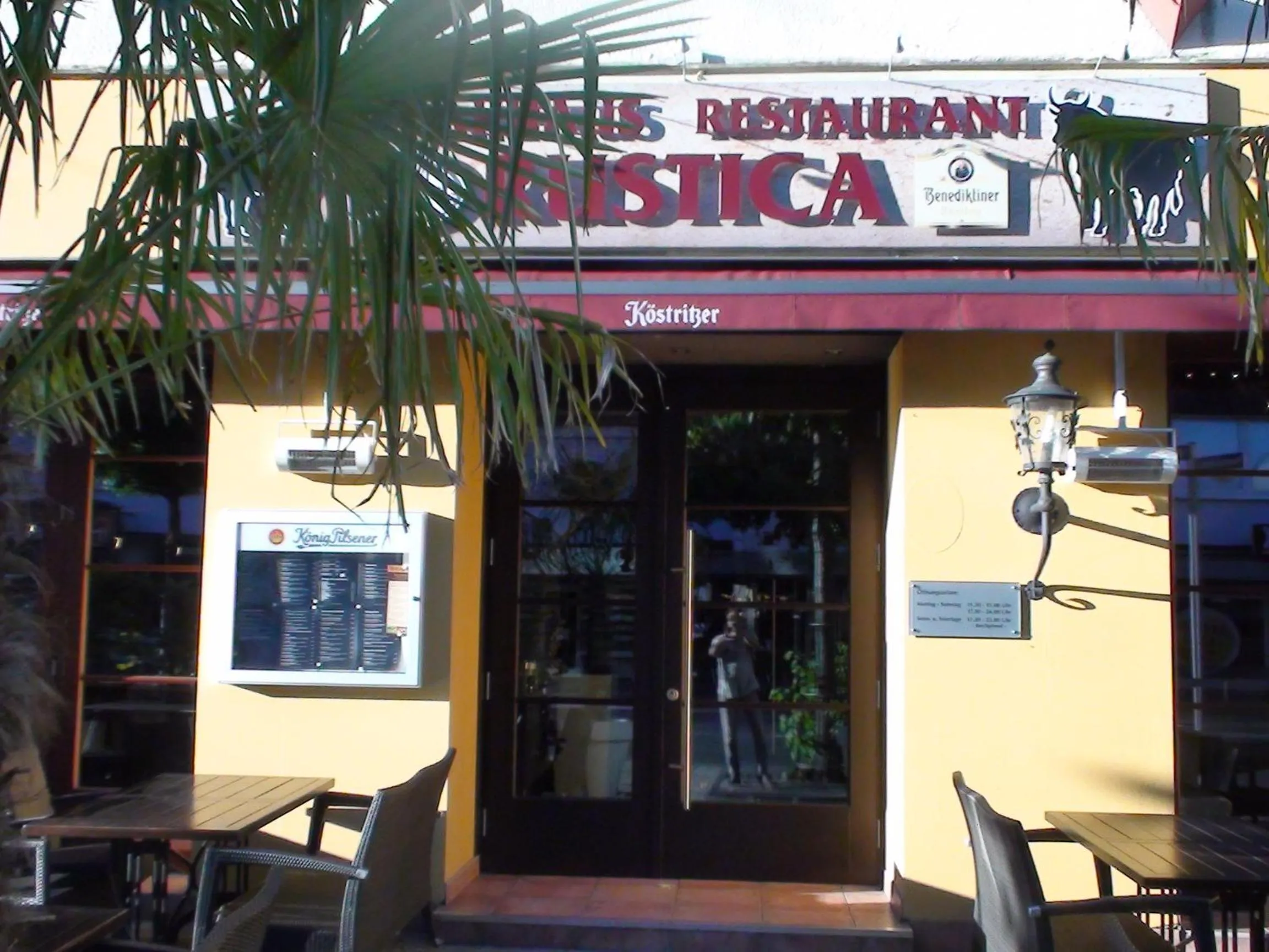 Restaurant/places to eat in Hotel Lex