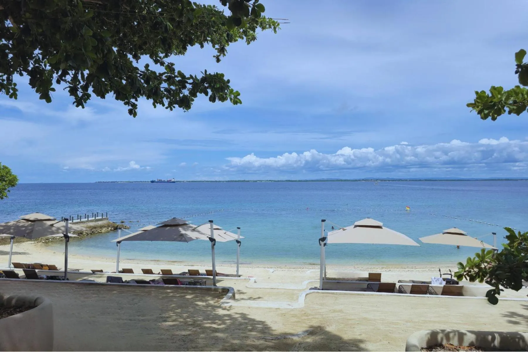Beach in Resort-style Comfort Near Mactan Airport