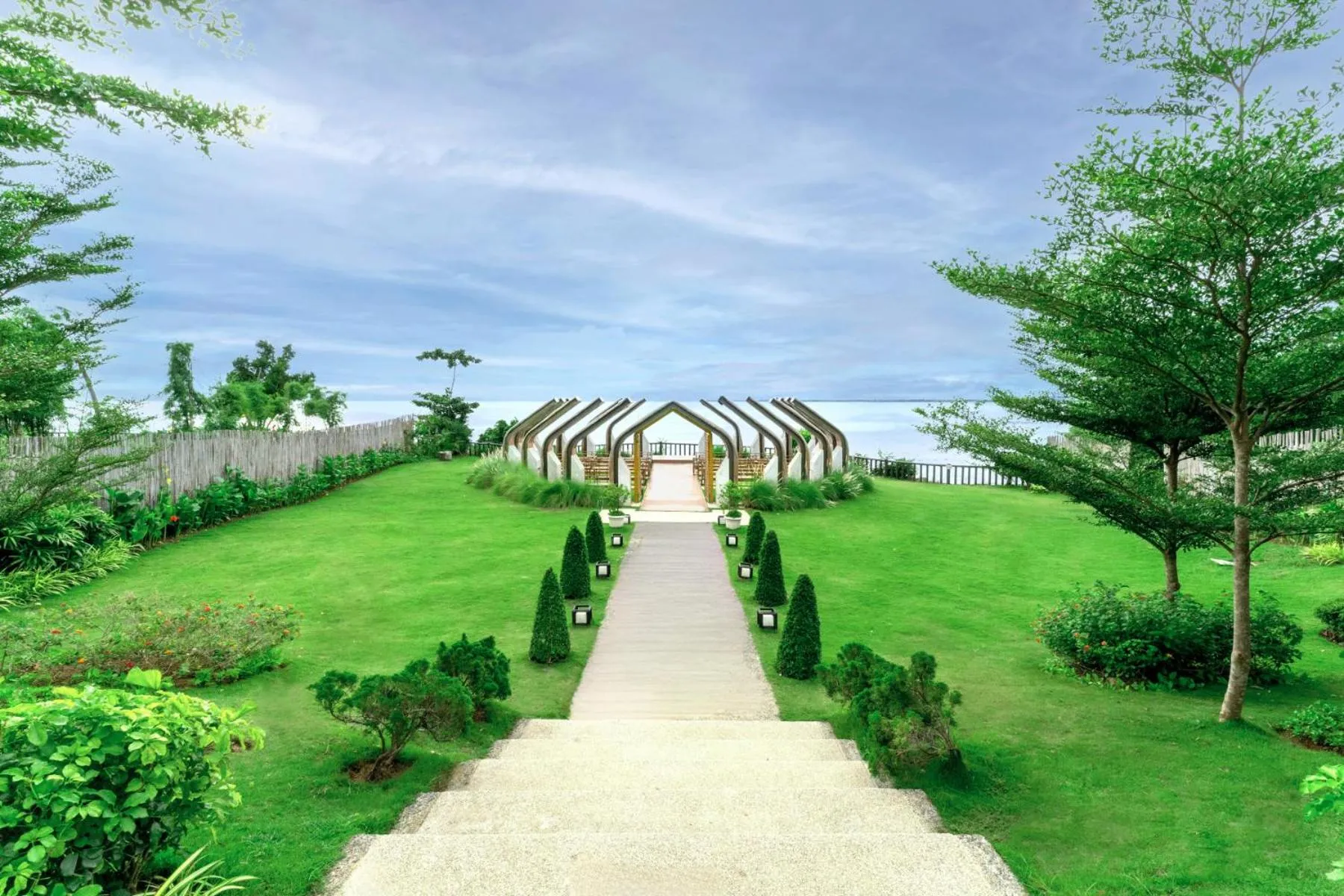 Beach in Resort-style Comfort Near Mactan Airport