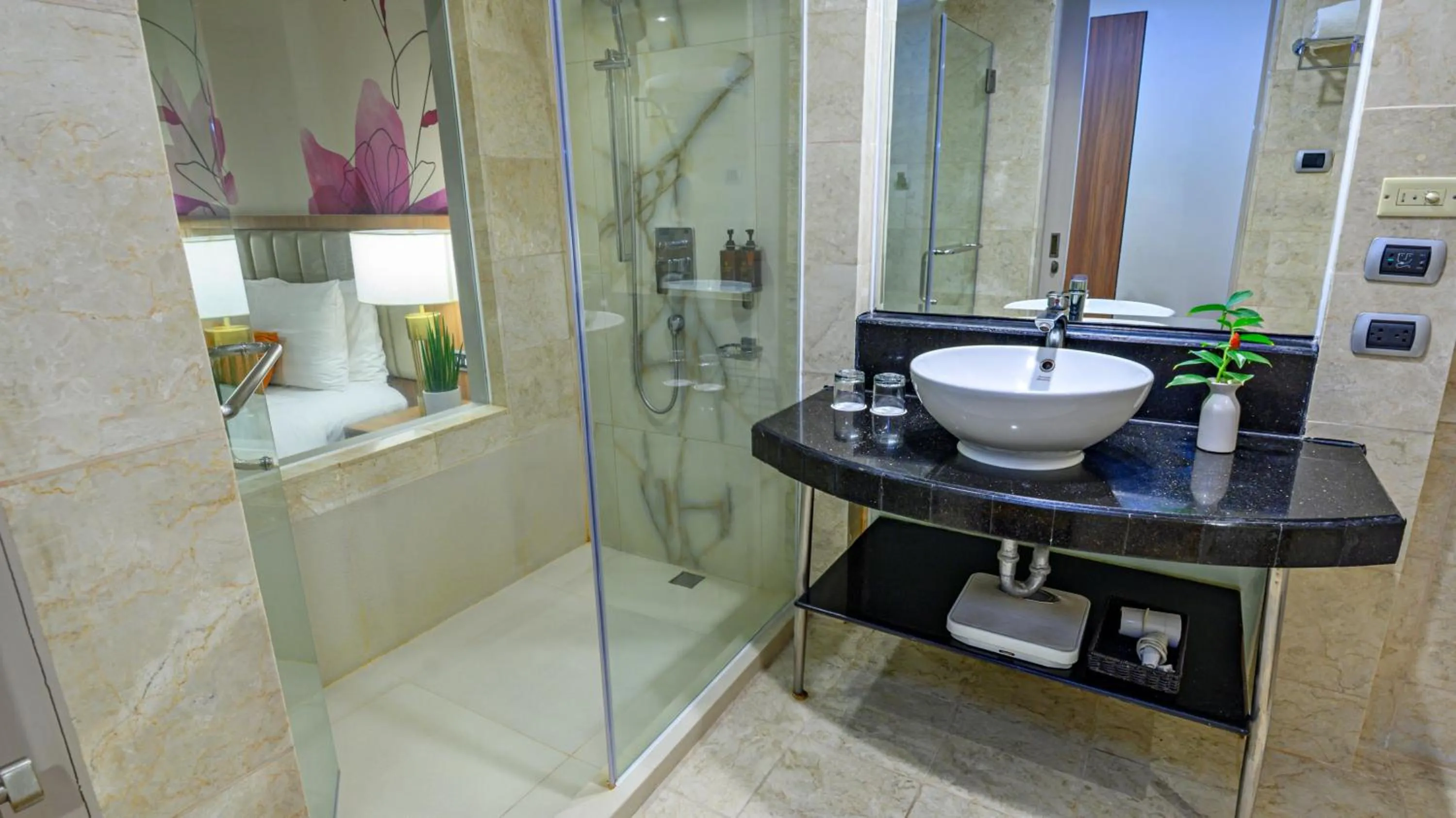 Shower in Business & Leisure Stay in Eastwood City