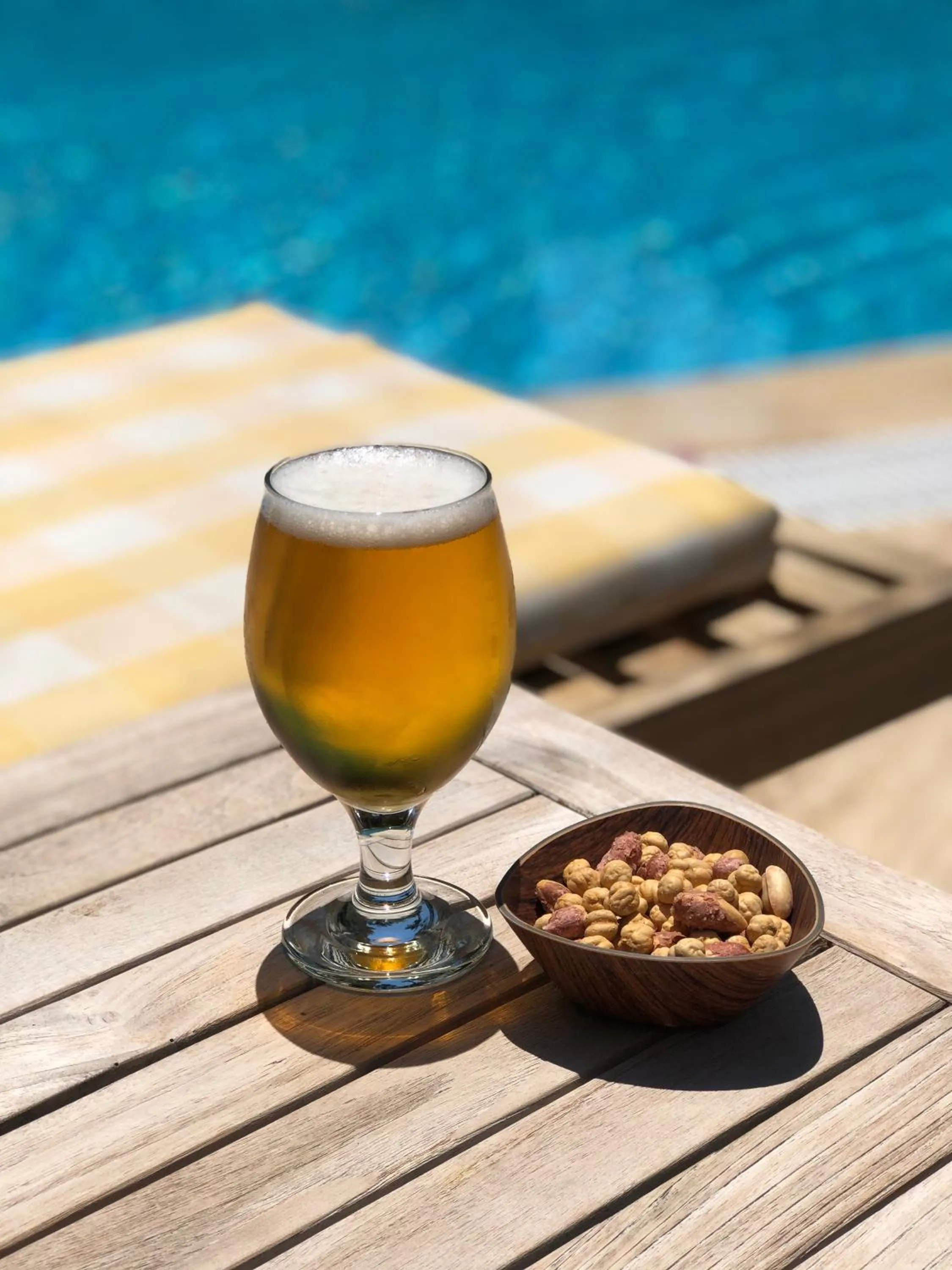 Swimming pool in Dores Residence