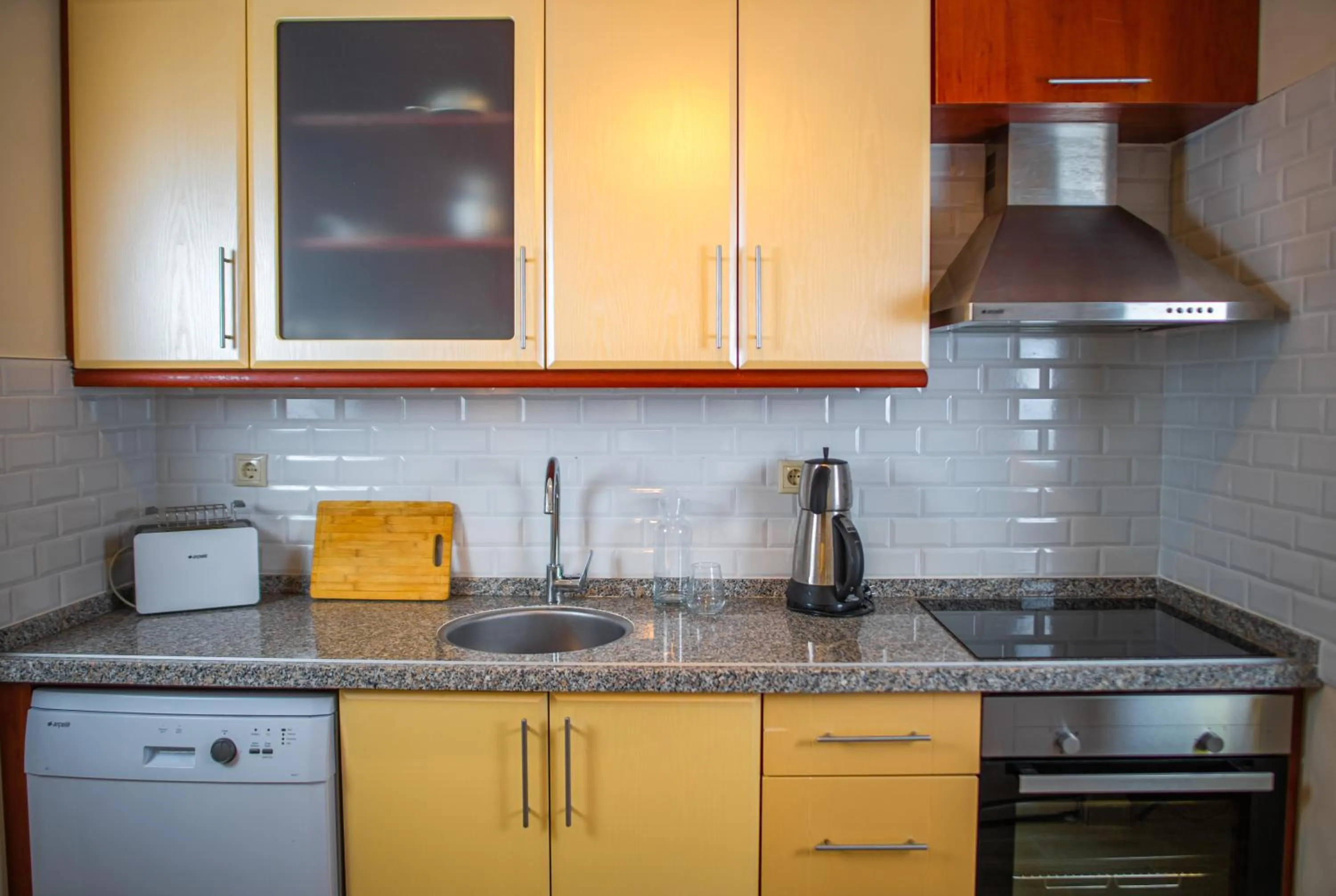 Coffee/tea facilities in Dores Residence