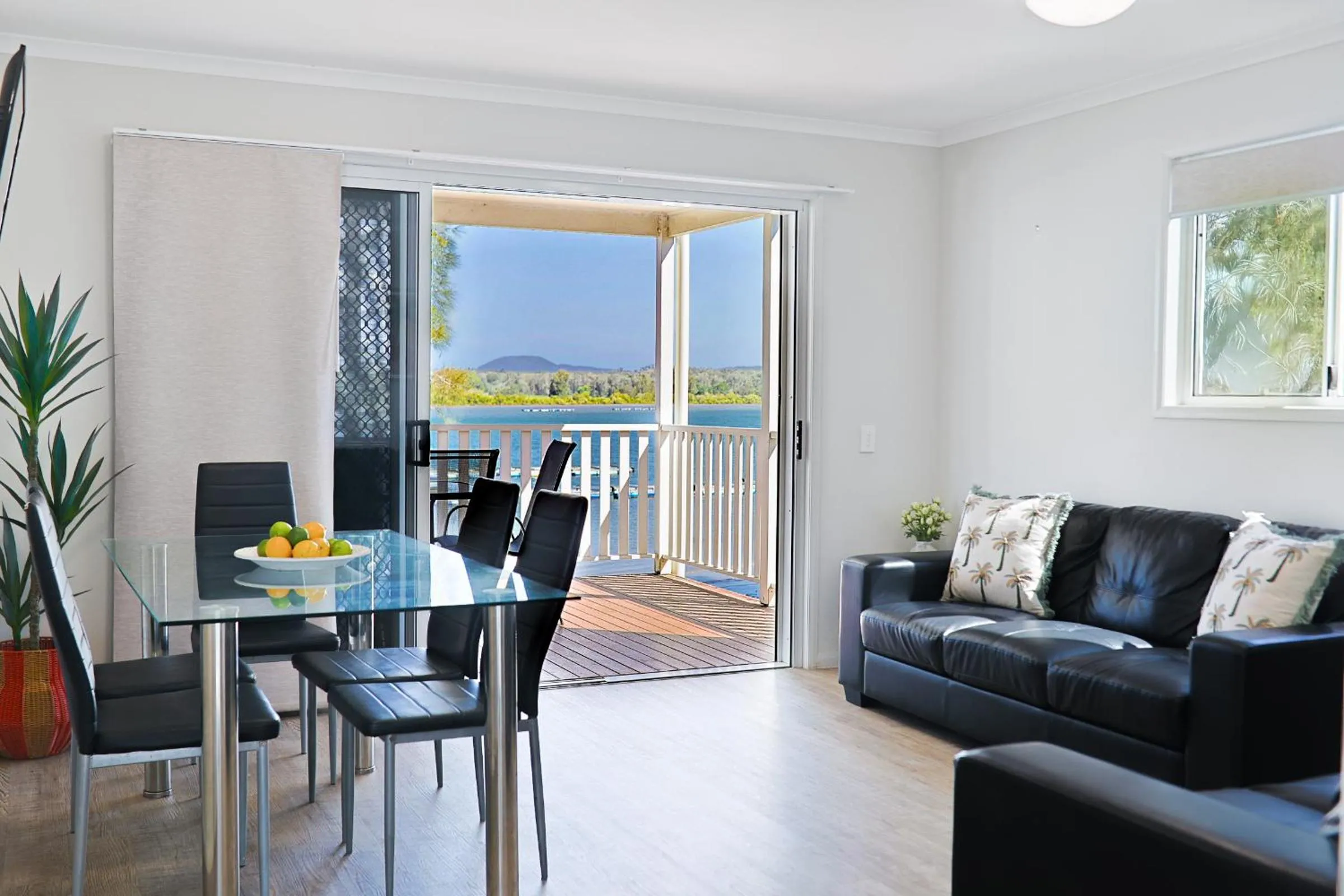 Double Room with Lake View in The Pelican Caravan Park Nambucca Heads