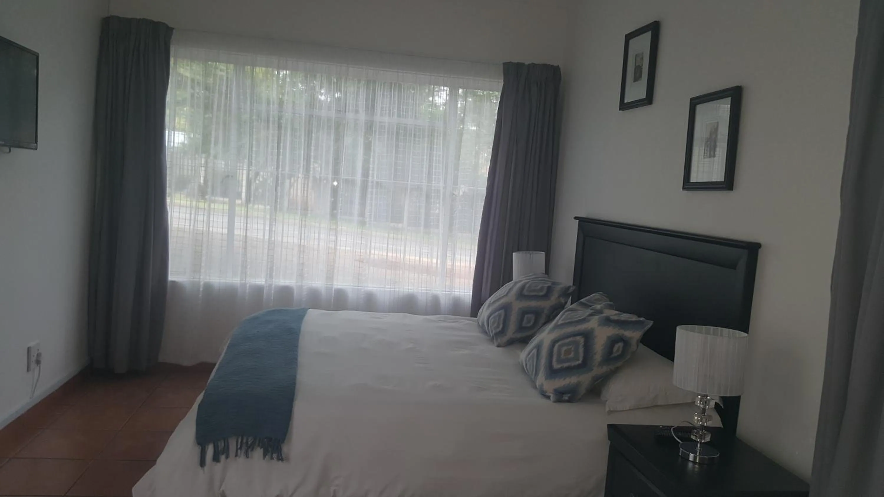 Shower, Bed in Spring Acres Guesthouse