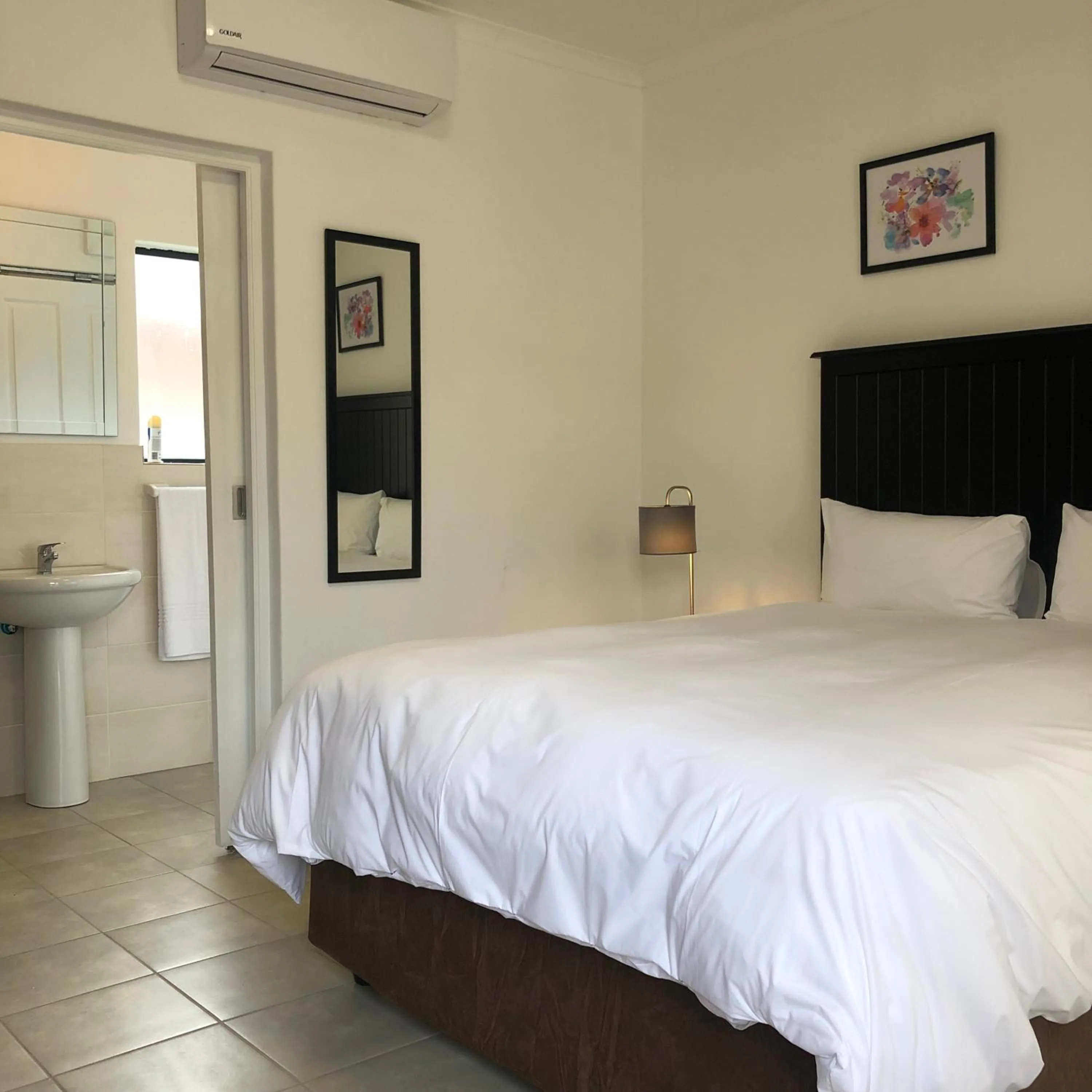 Toilet, Bed in Spring Acres Guesthouse