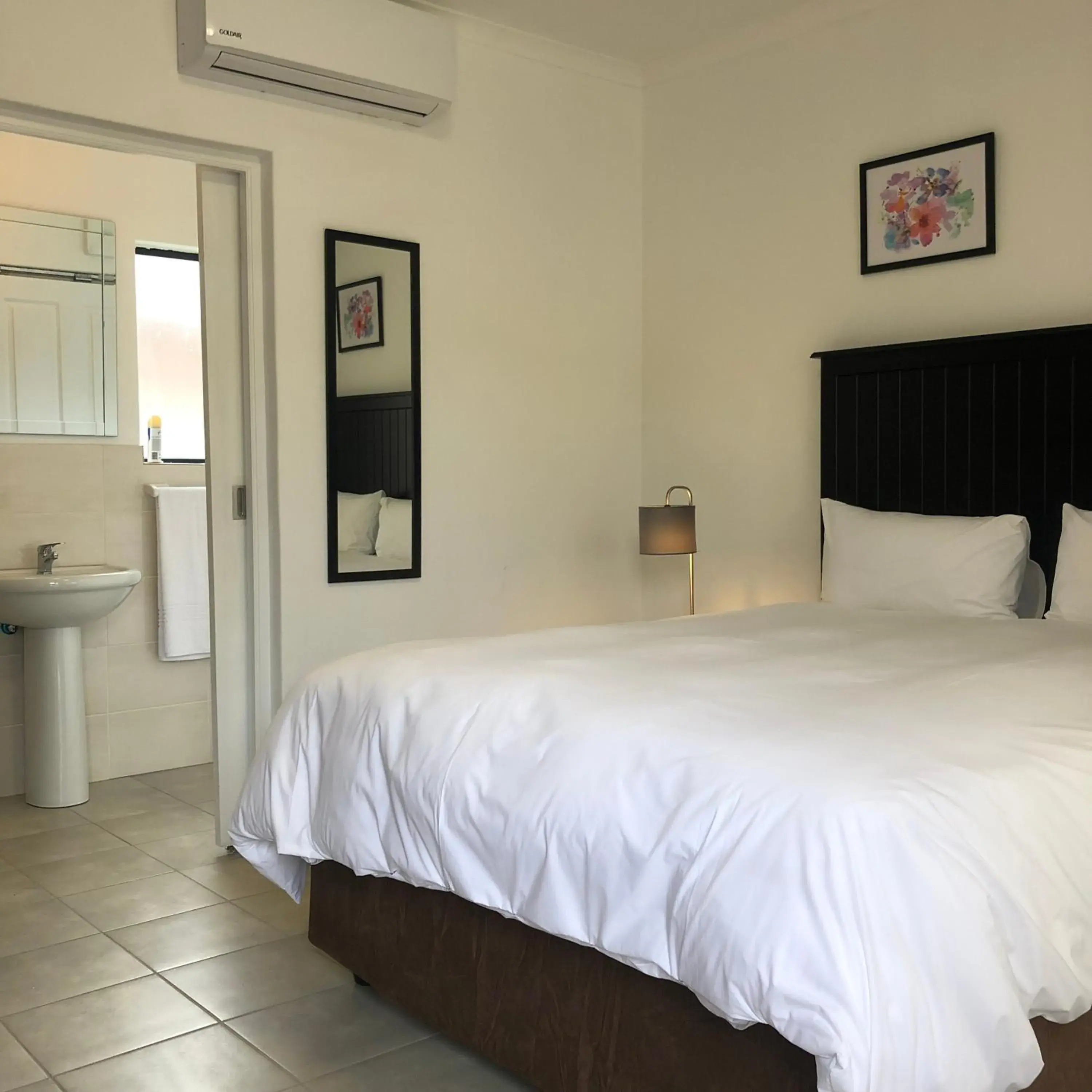 Deluxe Queen Room in Spring Acres Guesthouse Deluxe Queen Room in Spring Acres Guesthouse