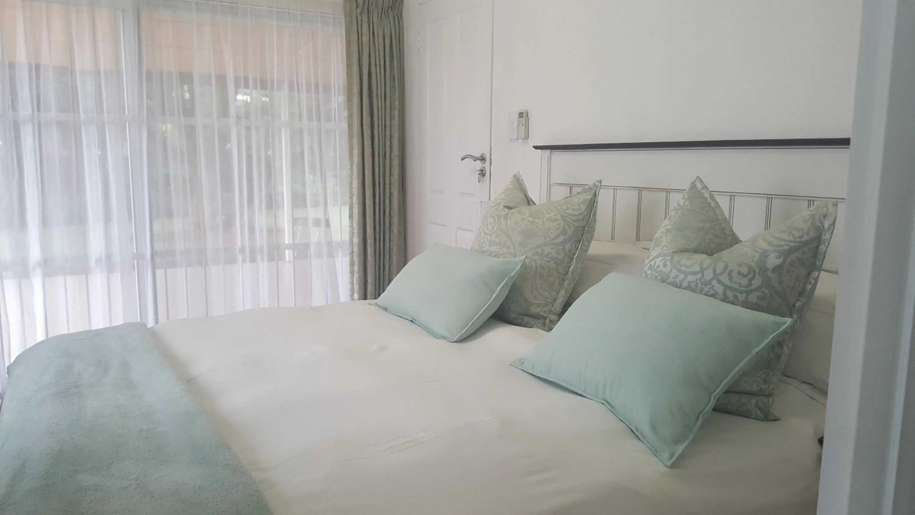 Shower, Bed in Spring Acres Guesthouse