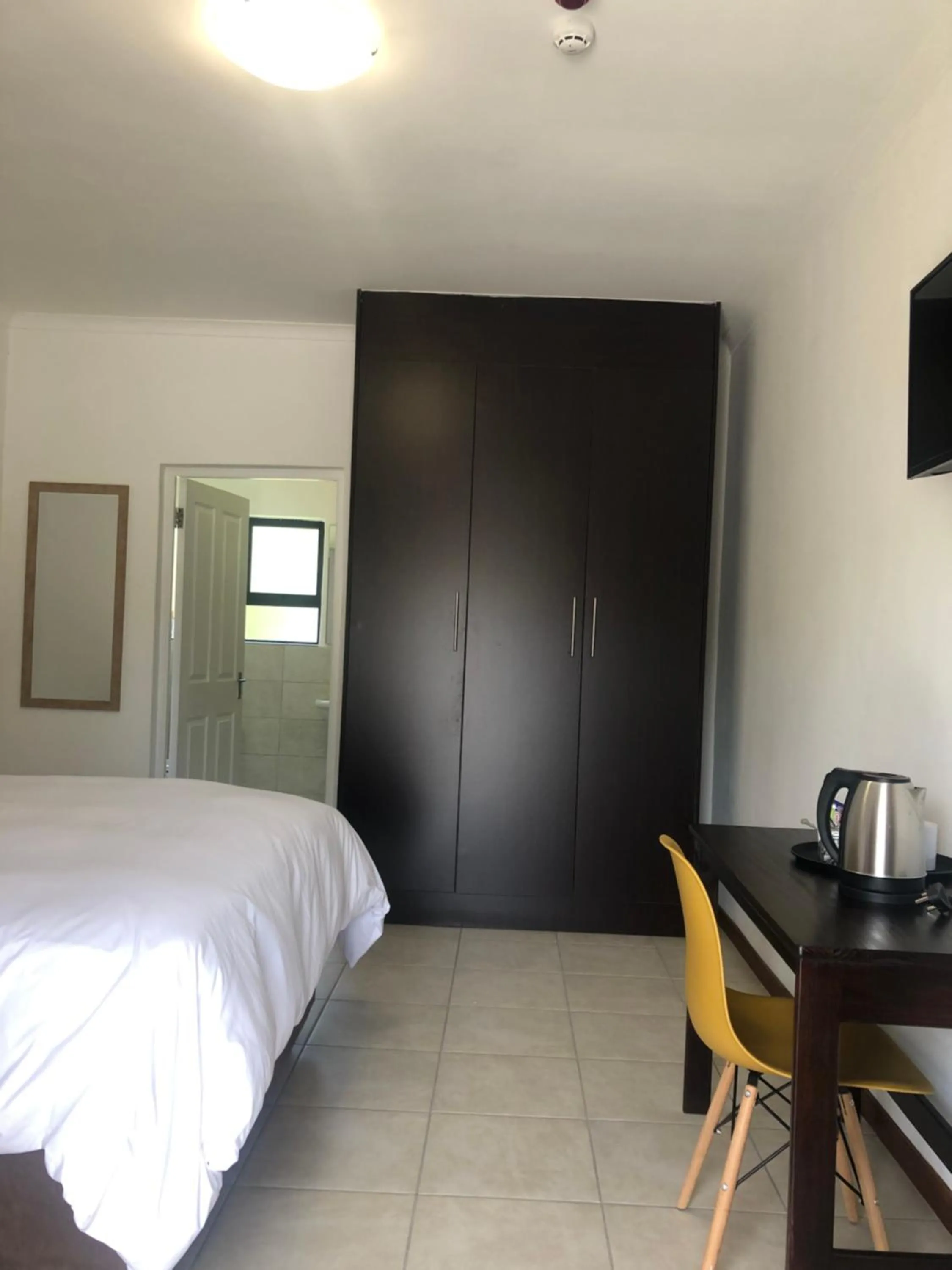 TV and multimedia, Bed in Spring Acres Guesthouse