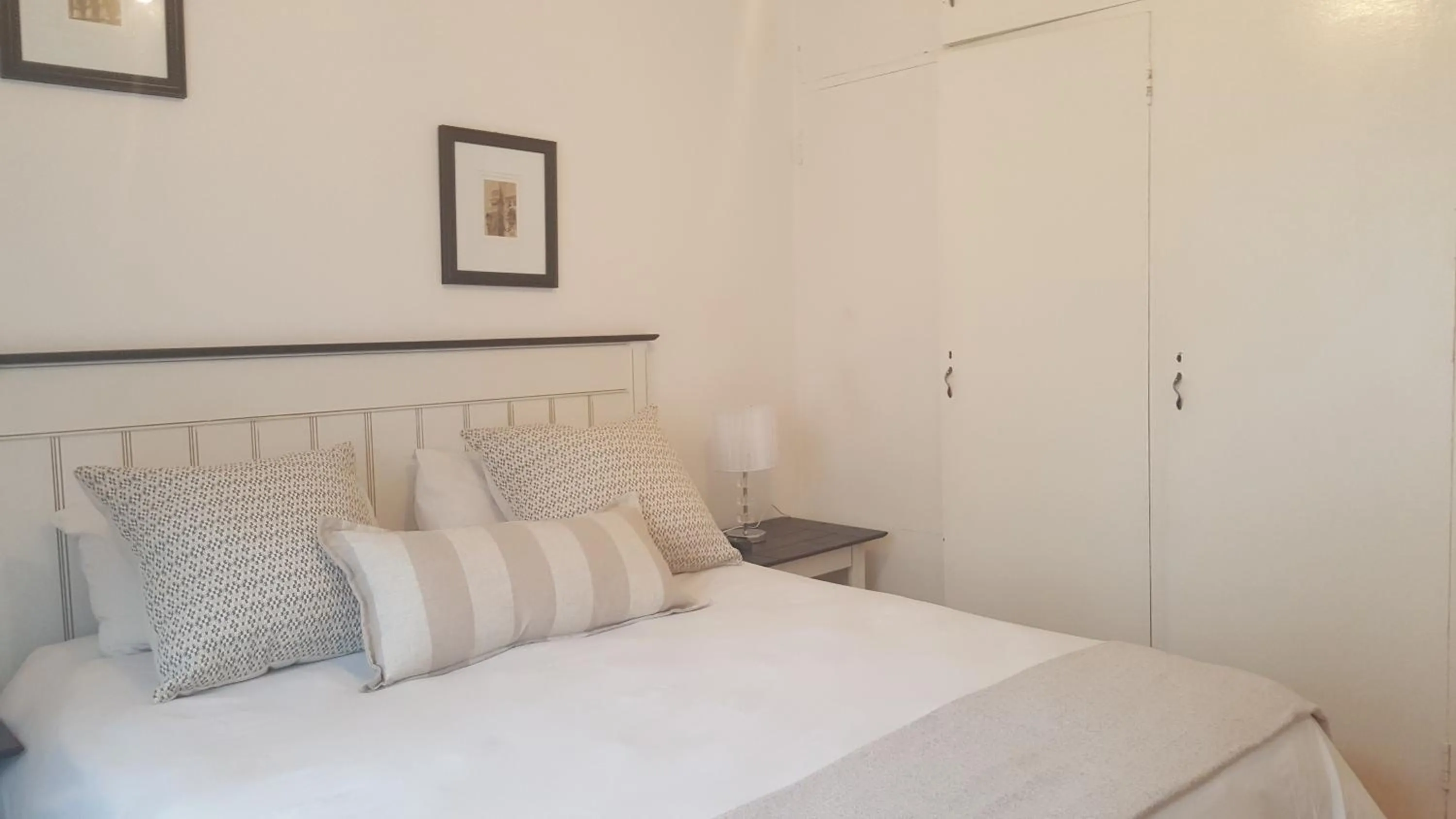Shower, Bed in Spring Acres Guesthouse