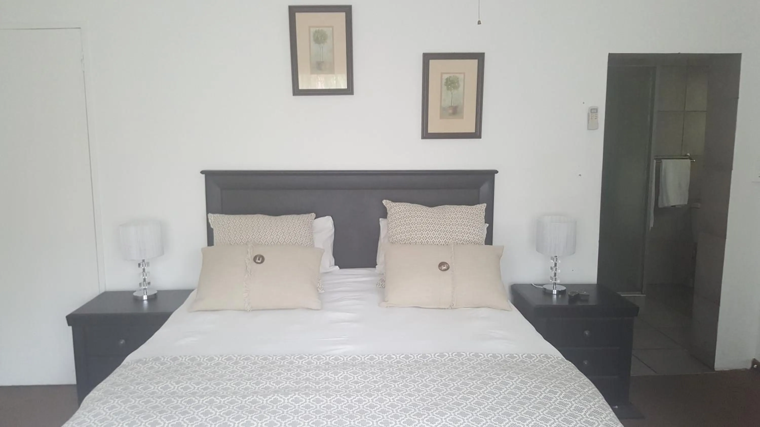 Shower, Bed in Spring Acres Guesthouse
