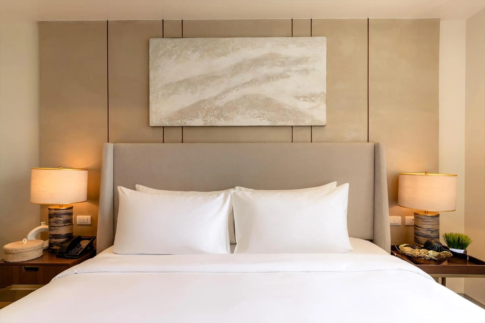 Bed in Modern City Stay Near Manila Bay Attractions