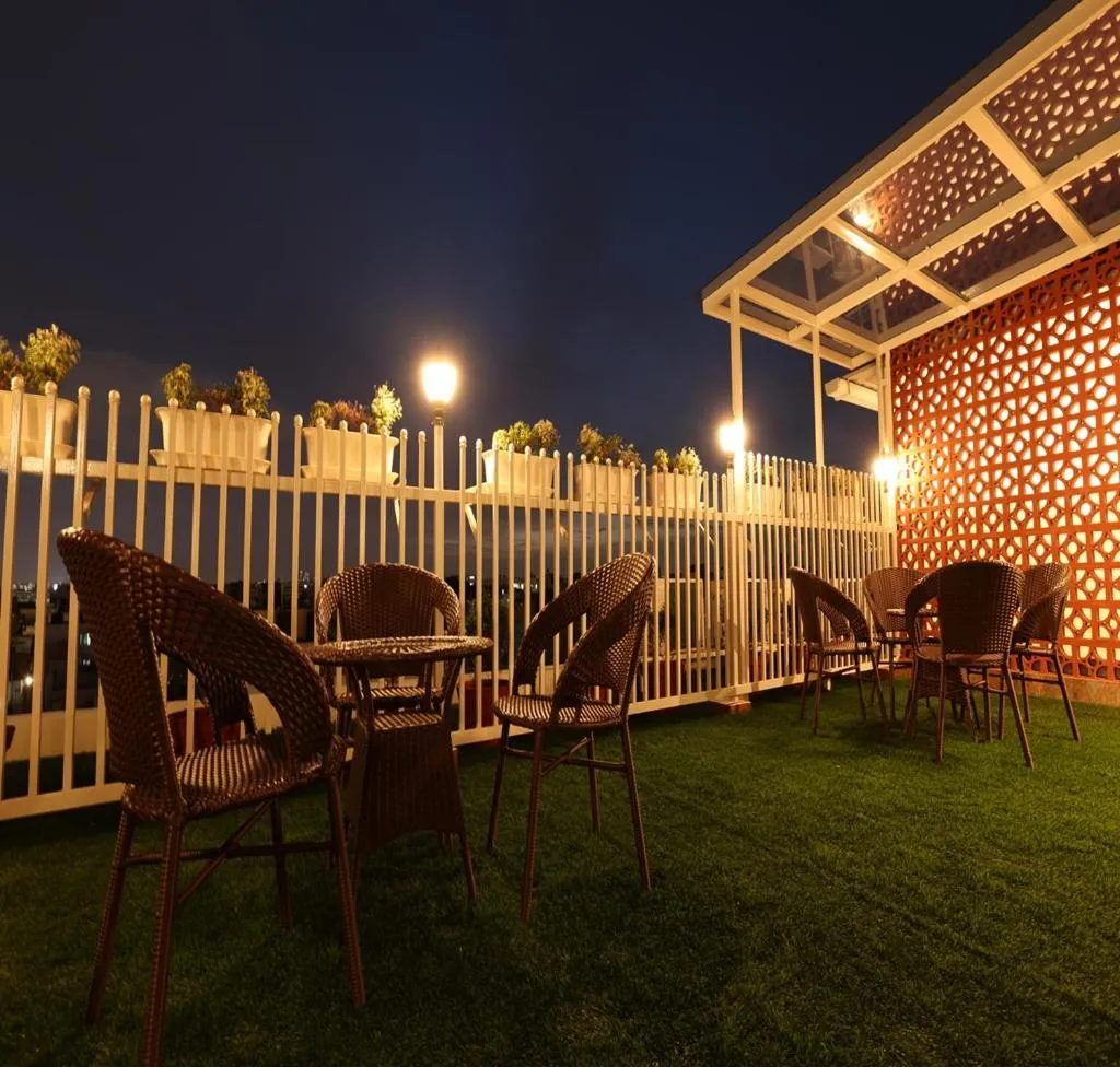 Garden in Olivette Suites