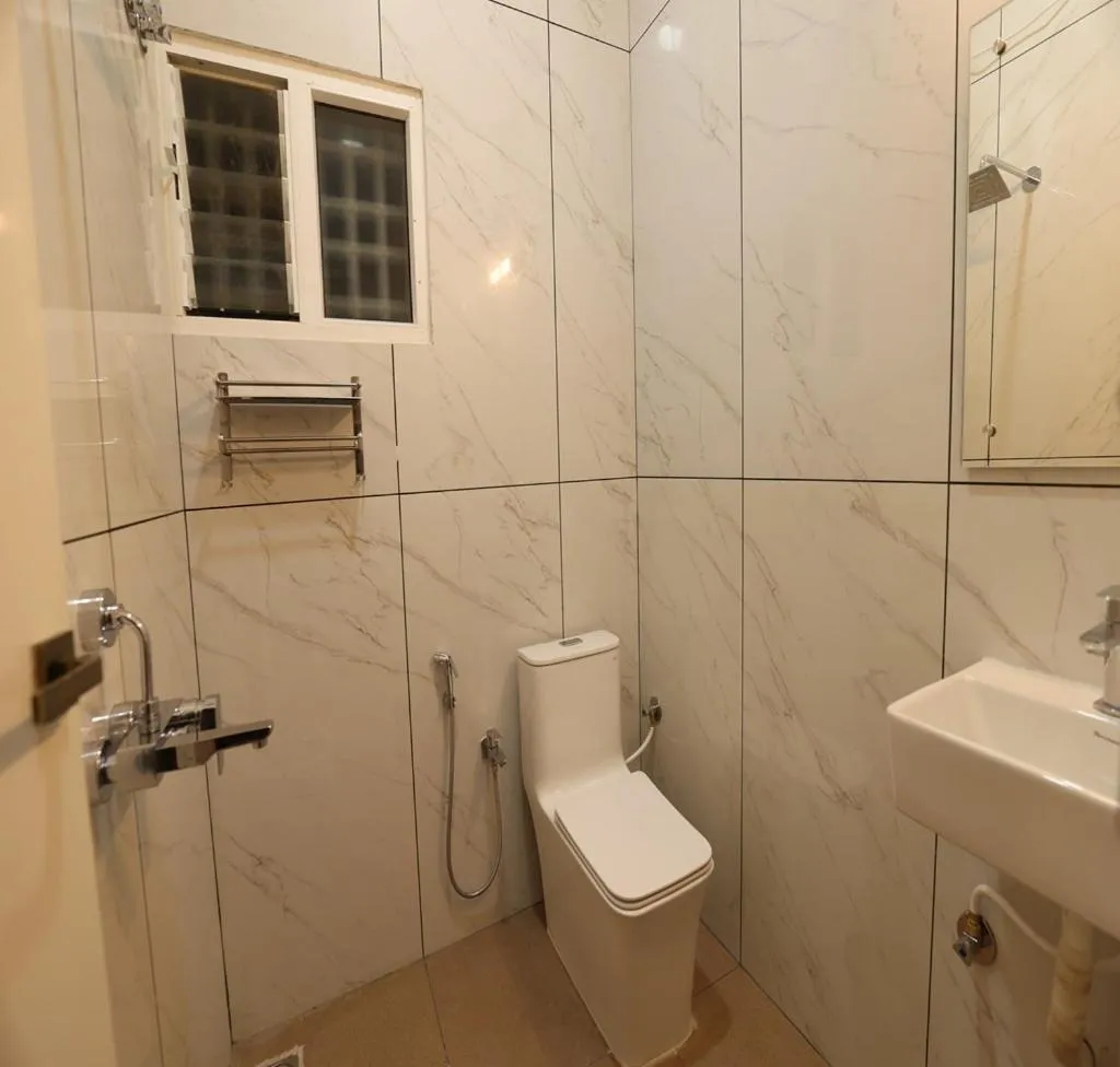 Shower in Olivette Suites