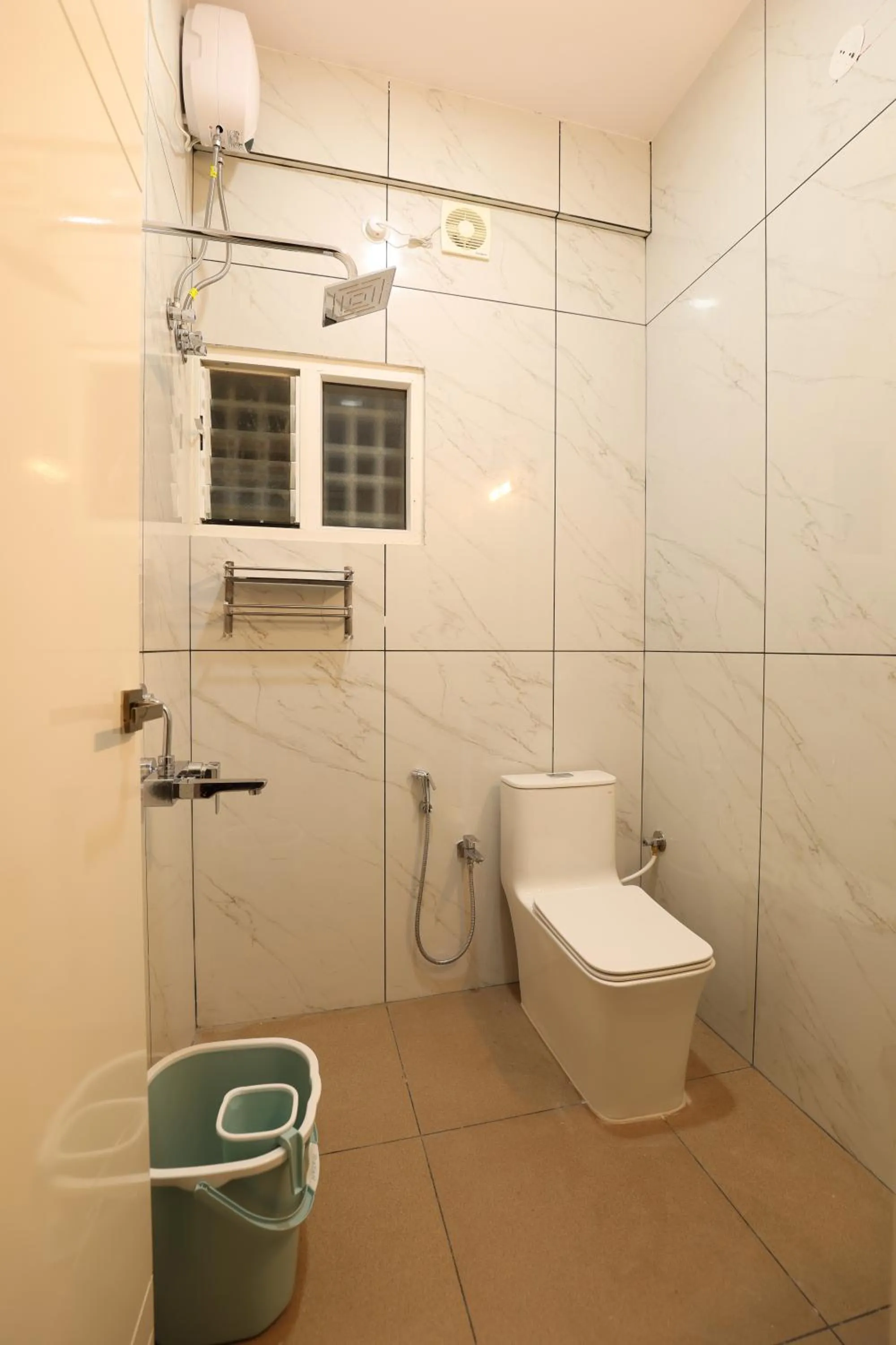 Shower in Olivette Suites