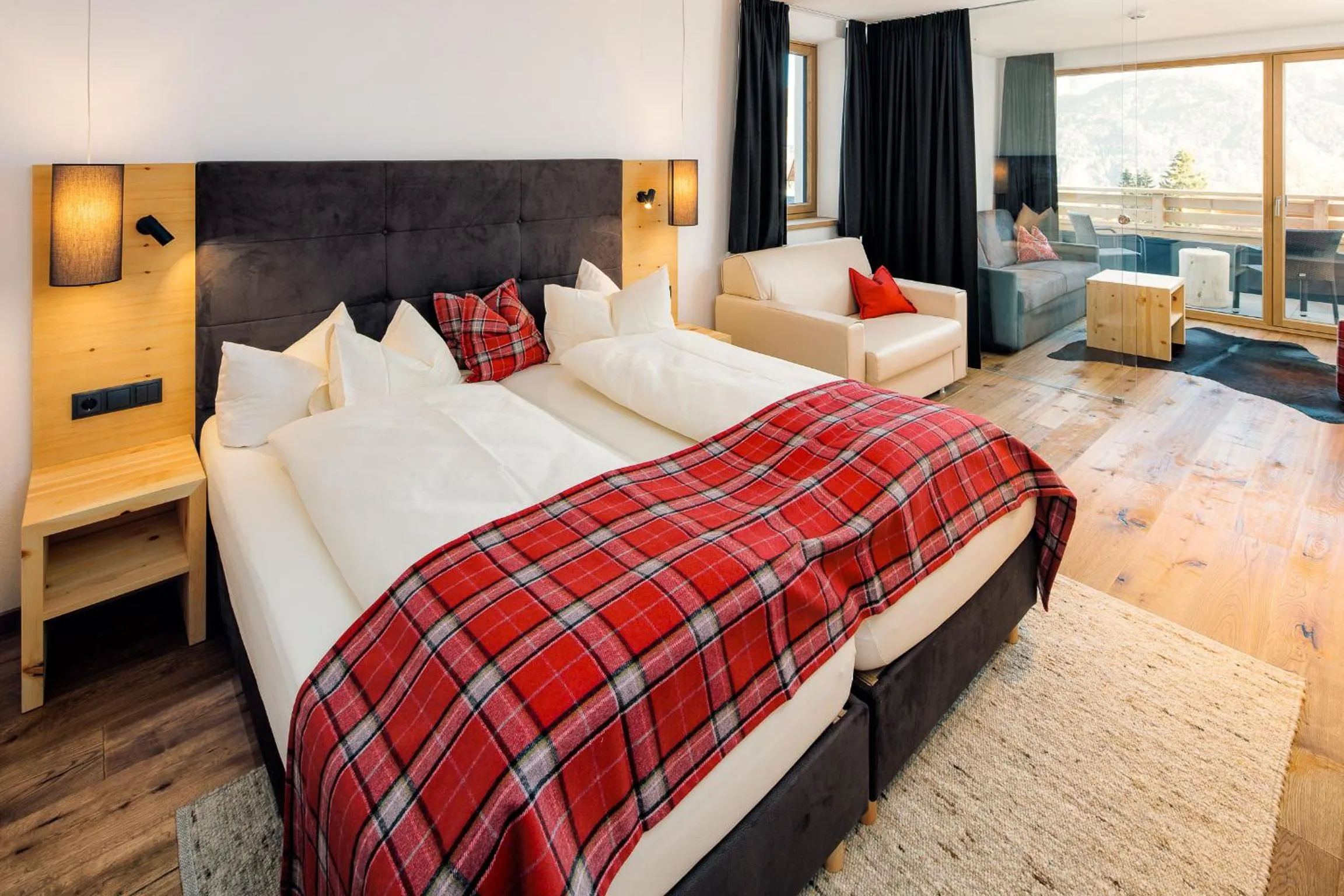 Photo of the whole room, Bed in Hotel Sedona Lodge