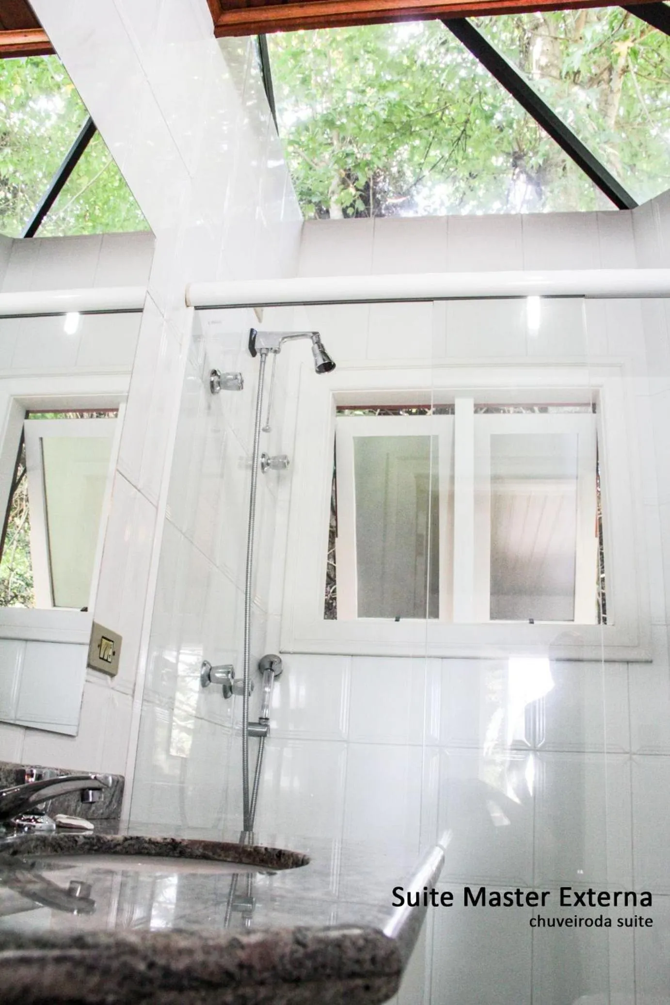 Shower in Villa da Esperança