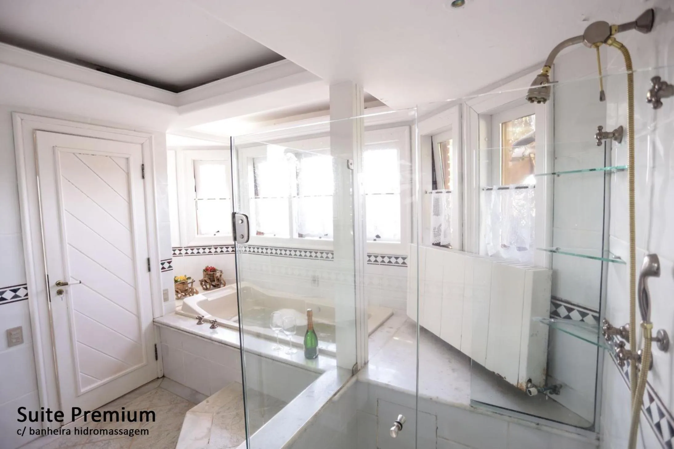 Shower in Villa da Esperança