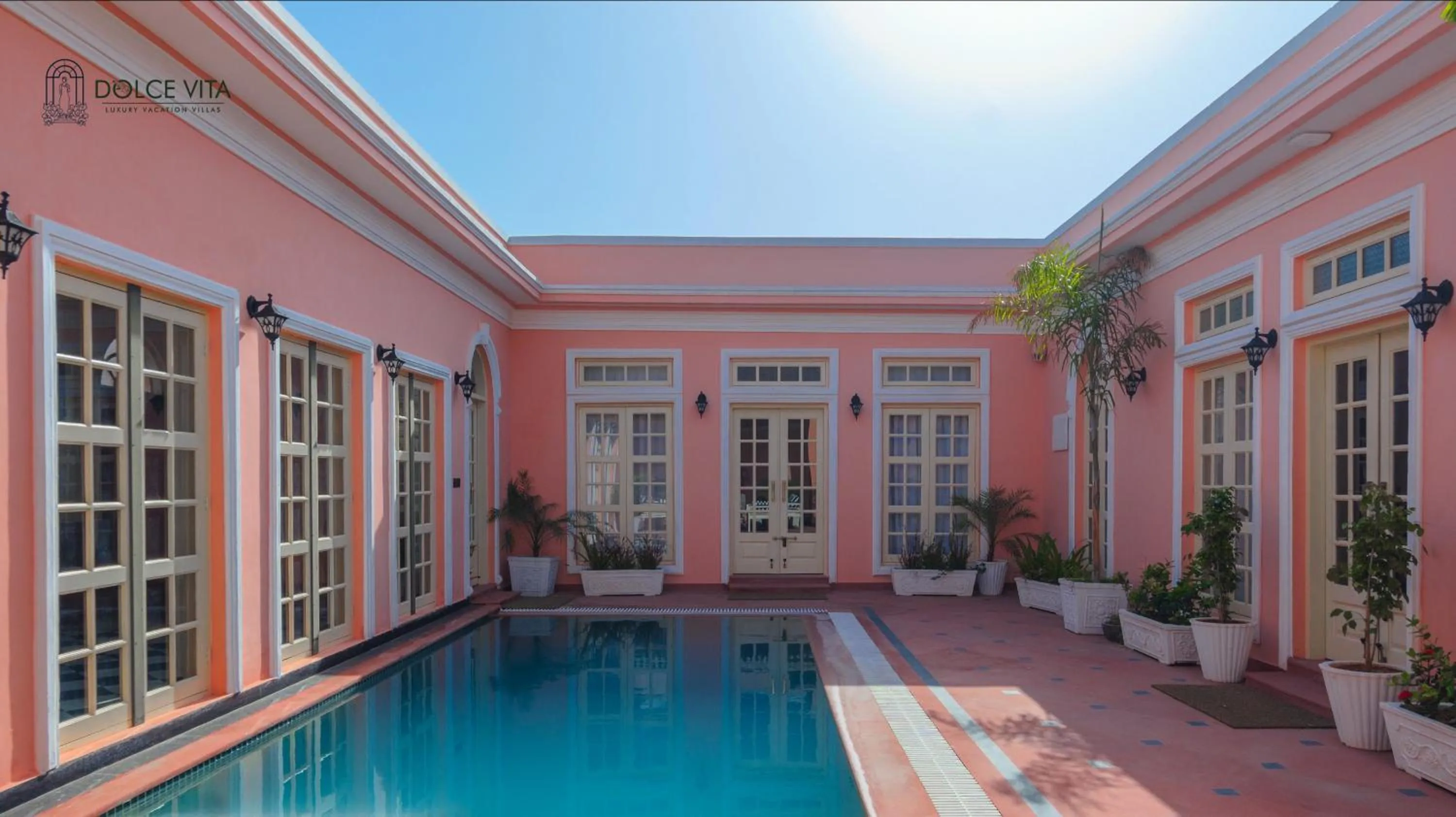 Swimming pool in Dolce Vita - Luxury Vacation Villas