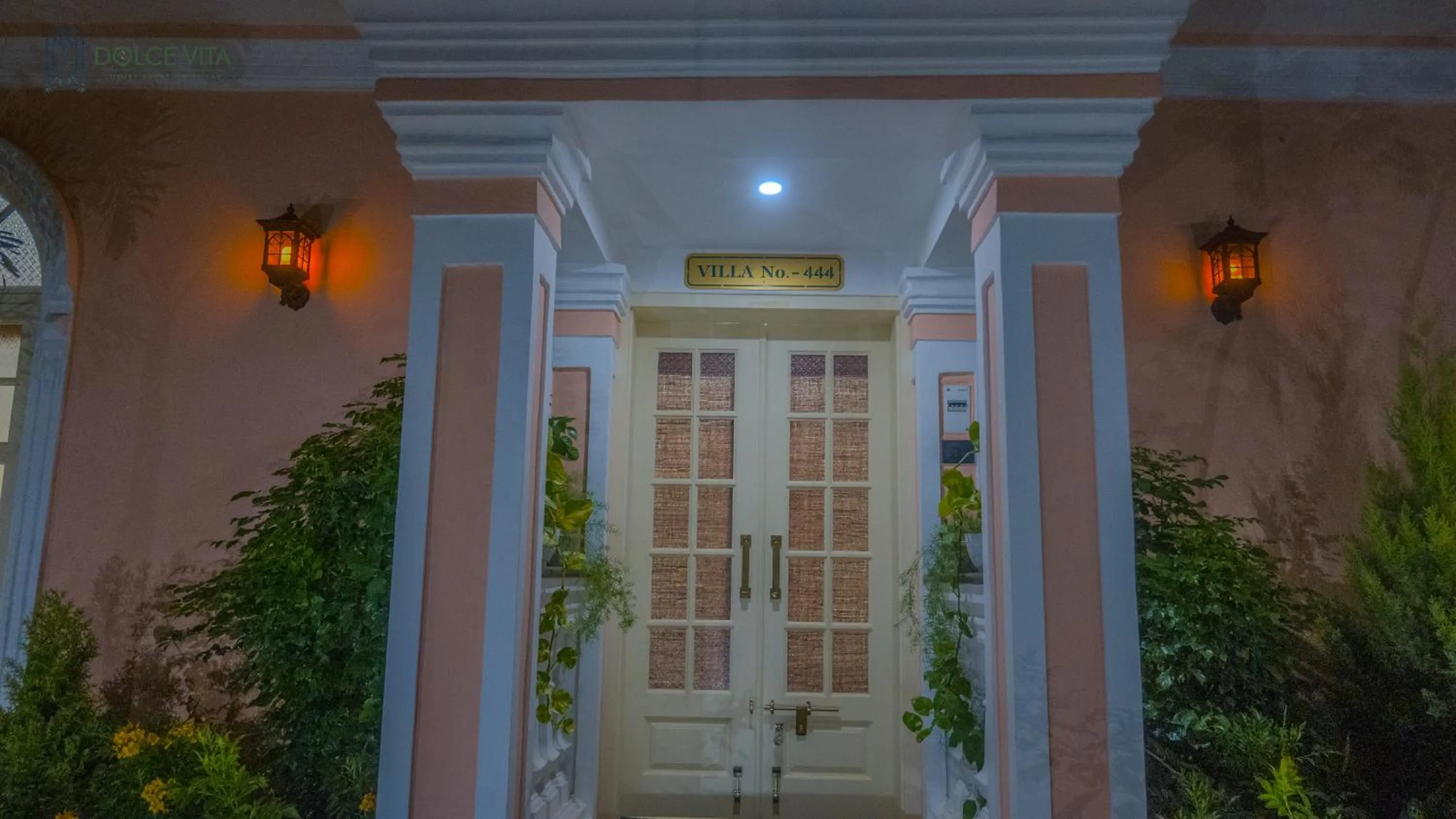 Facade/entrance in Dolce Vita - Luxury Vacation Villas