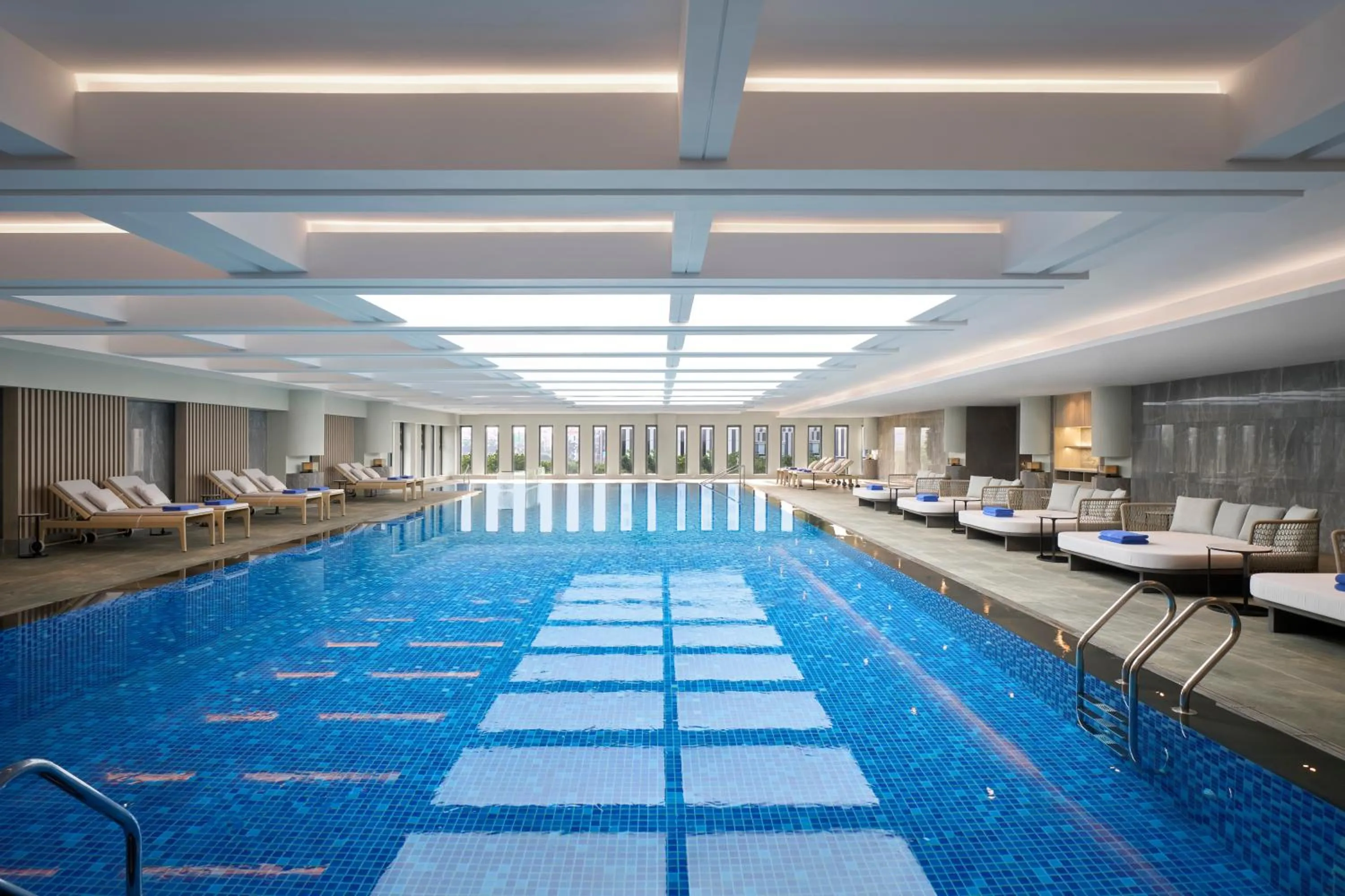 Swimming pool in Vinpearl Hotel Bắc Ninh