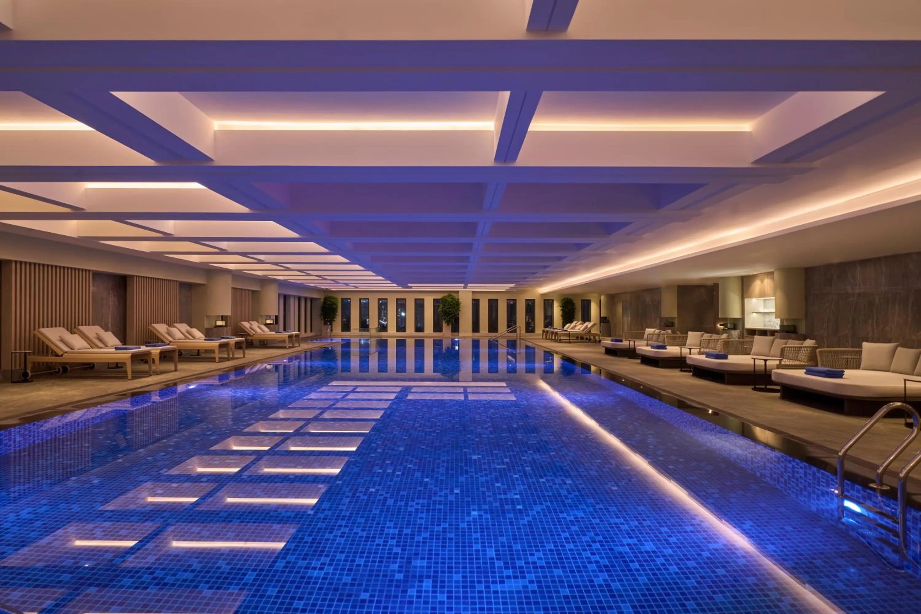 Swimming pool in Vinpearl Hotel Bắc Ninh