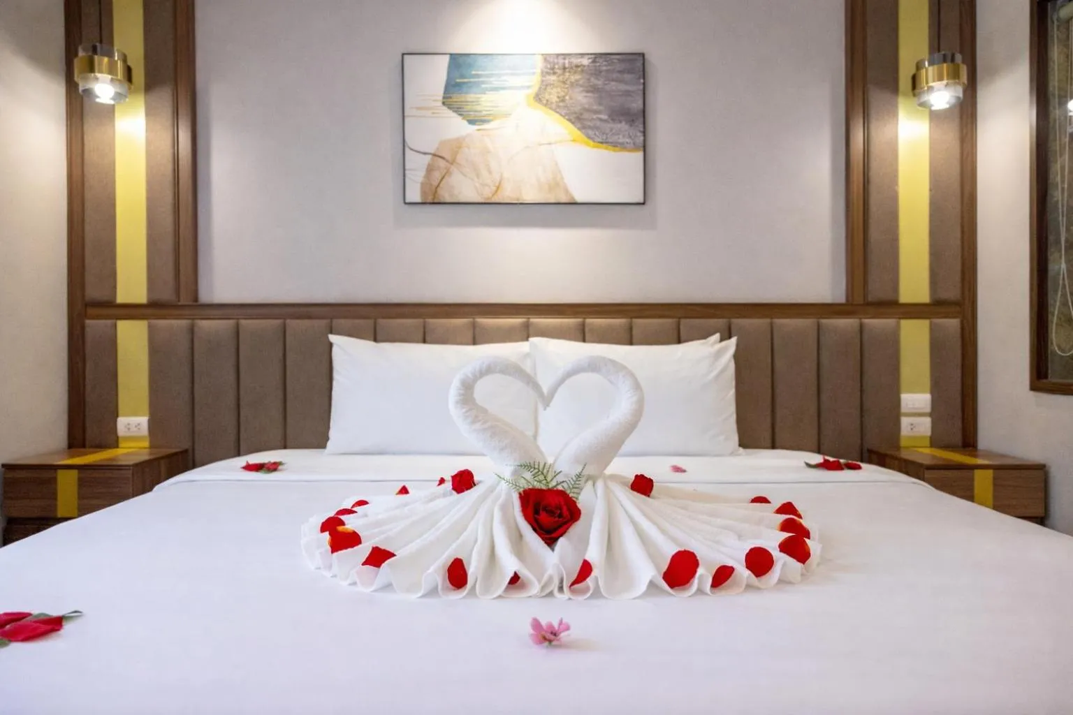 Deluxe Double or Twin Room with City View in Sky Charm Hanoi Hotel and Spa