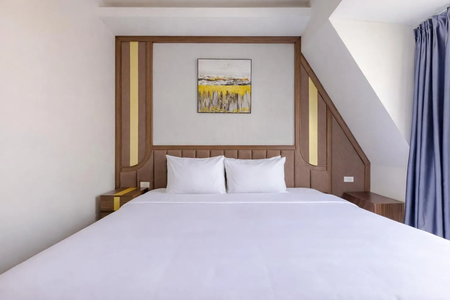 Deluxe Double Room with Balcony in Sky Charm Hanoi Hotel and Spa