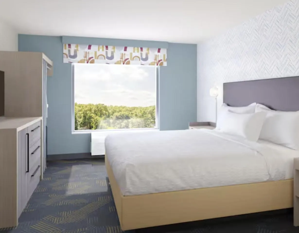 Bed in Home2 Suites By Hilton Calera