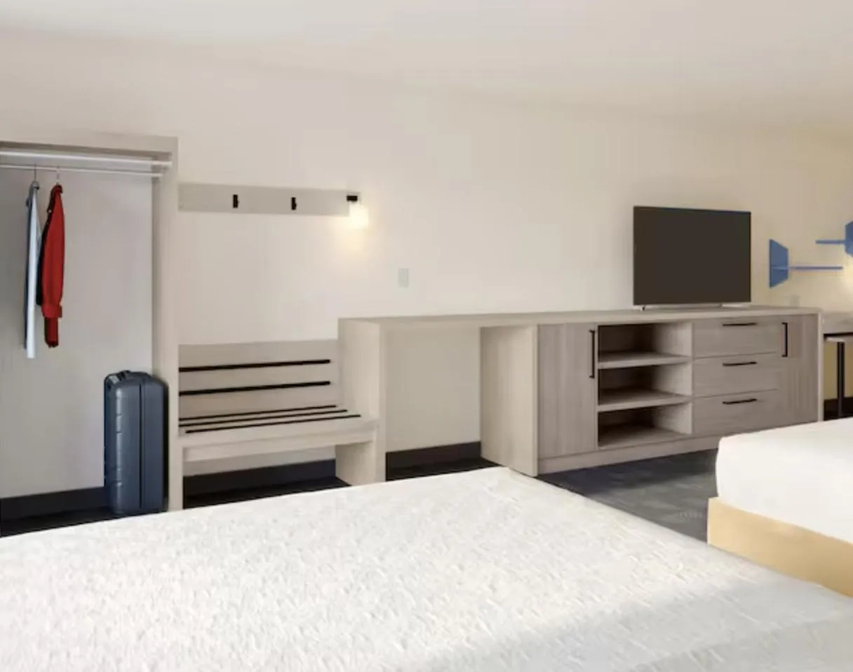 Bed in Home2 Suites By Hilton Calera