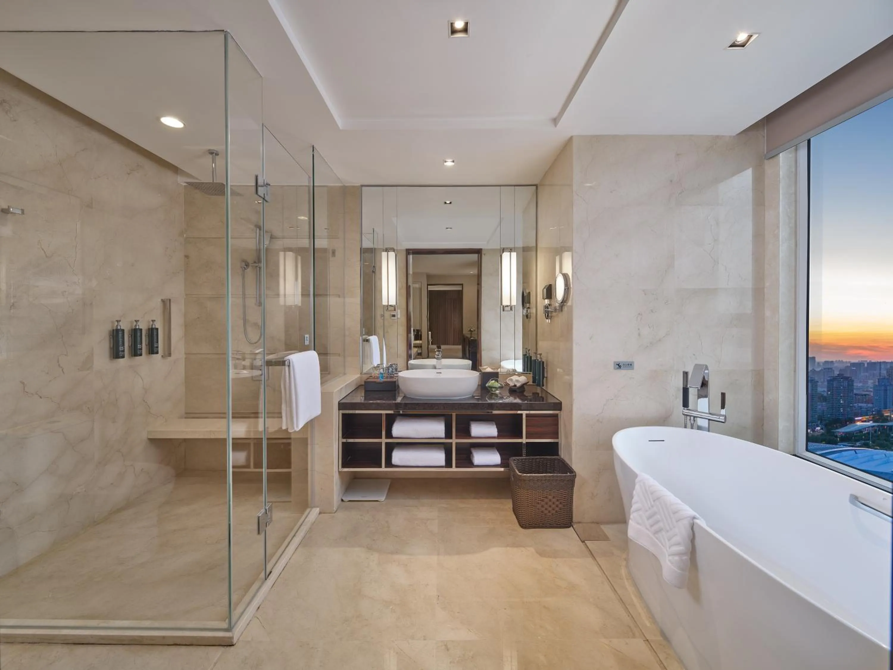 Bathroom, Bed in Hilton Harbin Exhibition Center