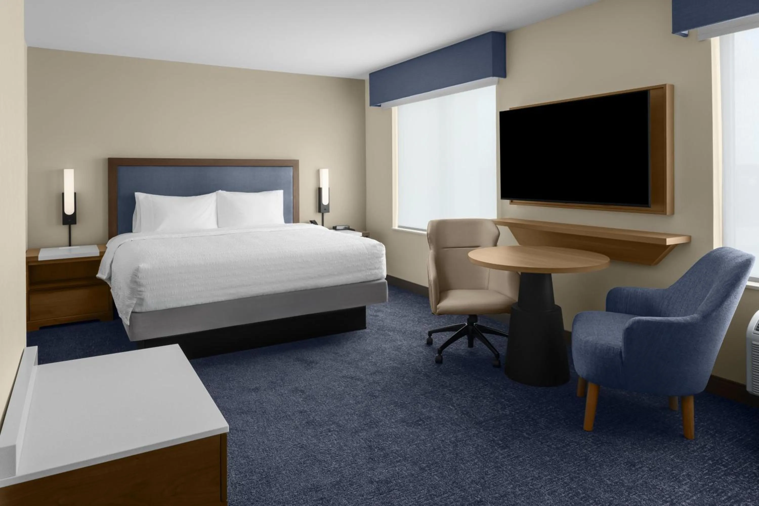 Bedroom, Bed in Hampton Inn & Suites By Hilton Long Island Farmingdale