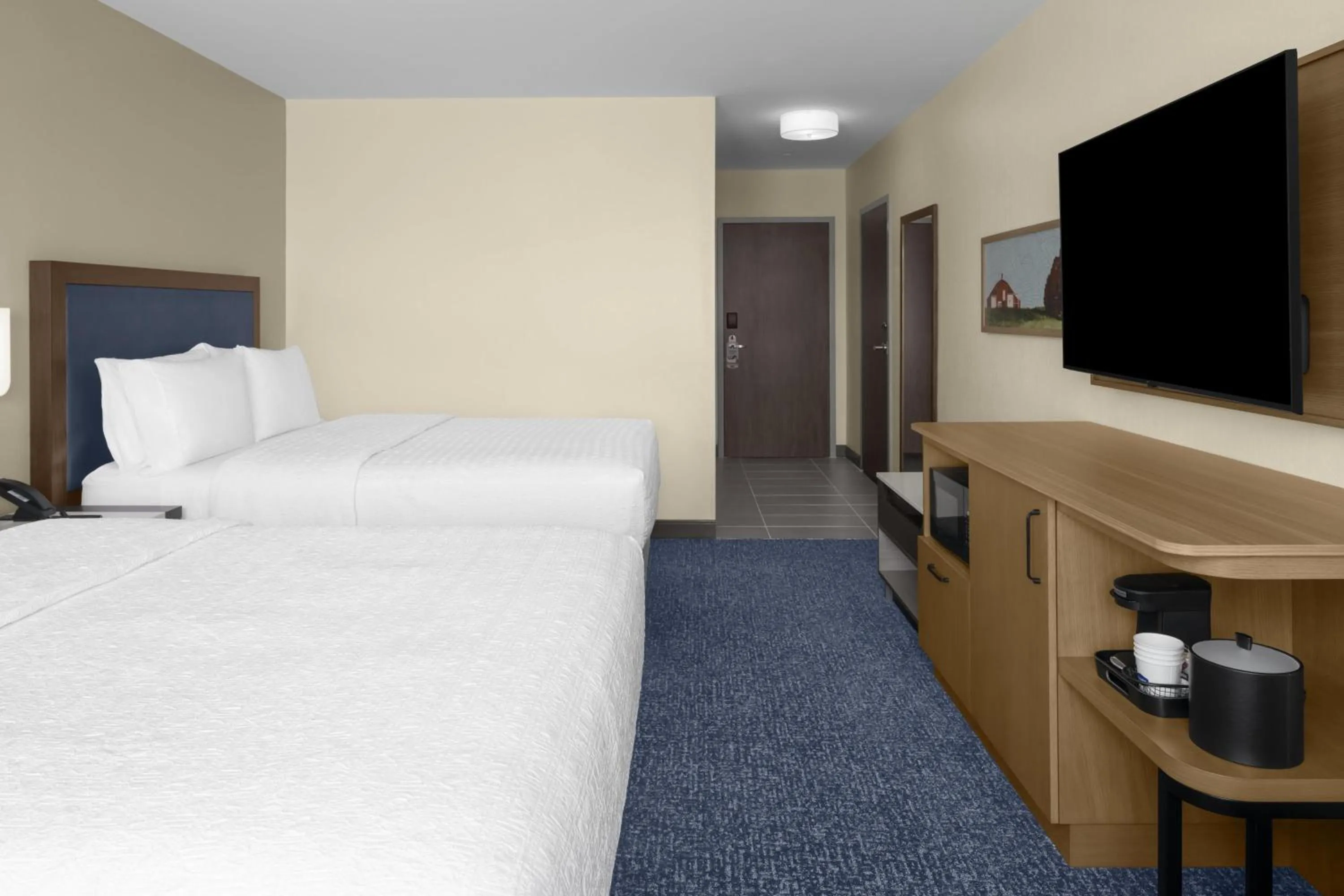 Bed in Hampton Inn & Suites By Hilton Long Island Farmingdale