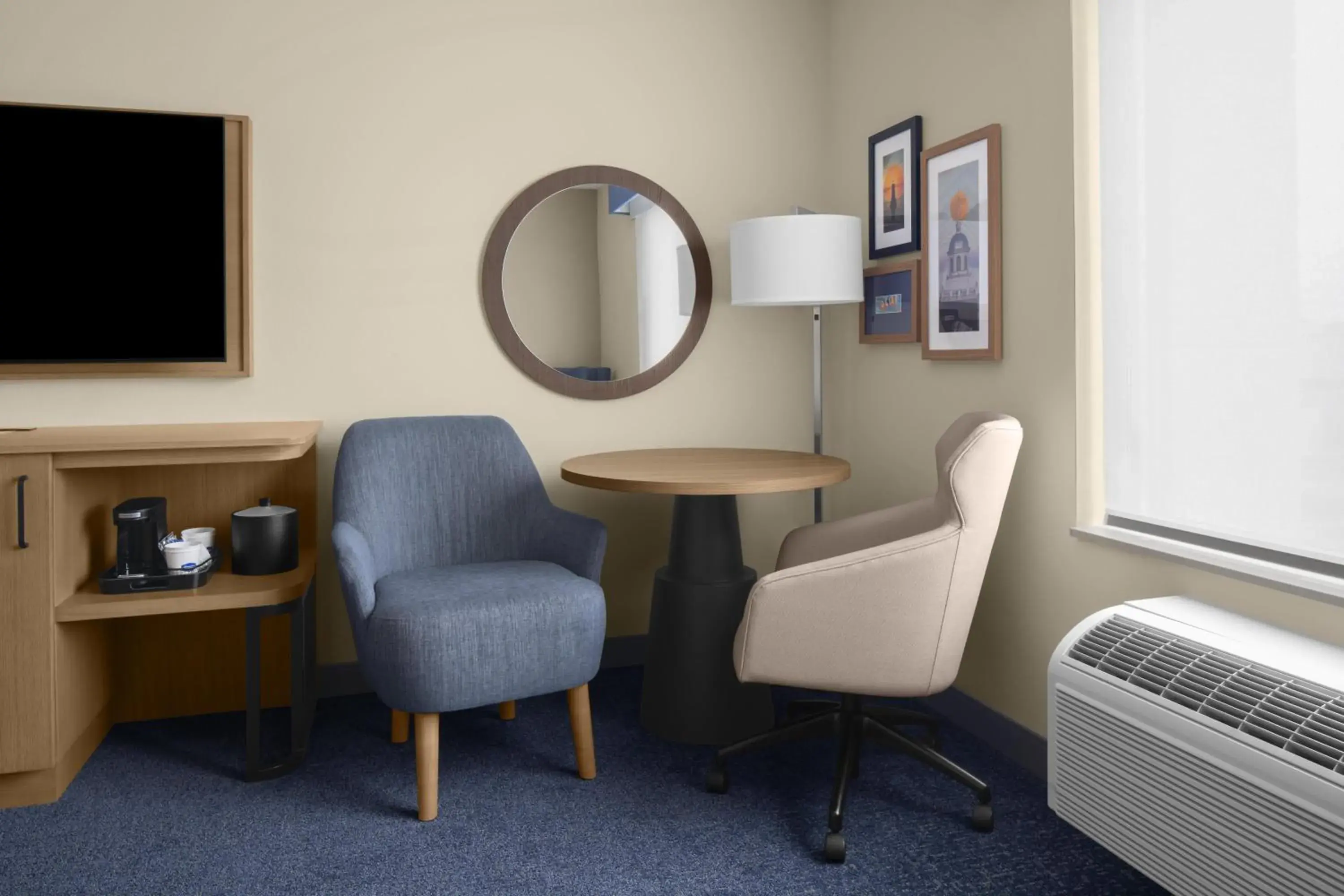 Bedroom in Hampton Inn & Suites By Hilton Long Island Farmingdale Bedroom in Hampton Inn & Suites By Hilton Long Island Farmingdale