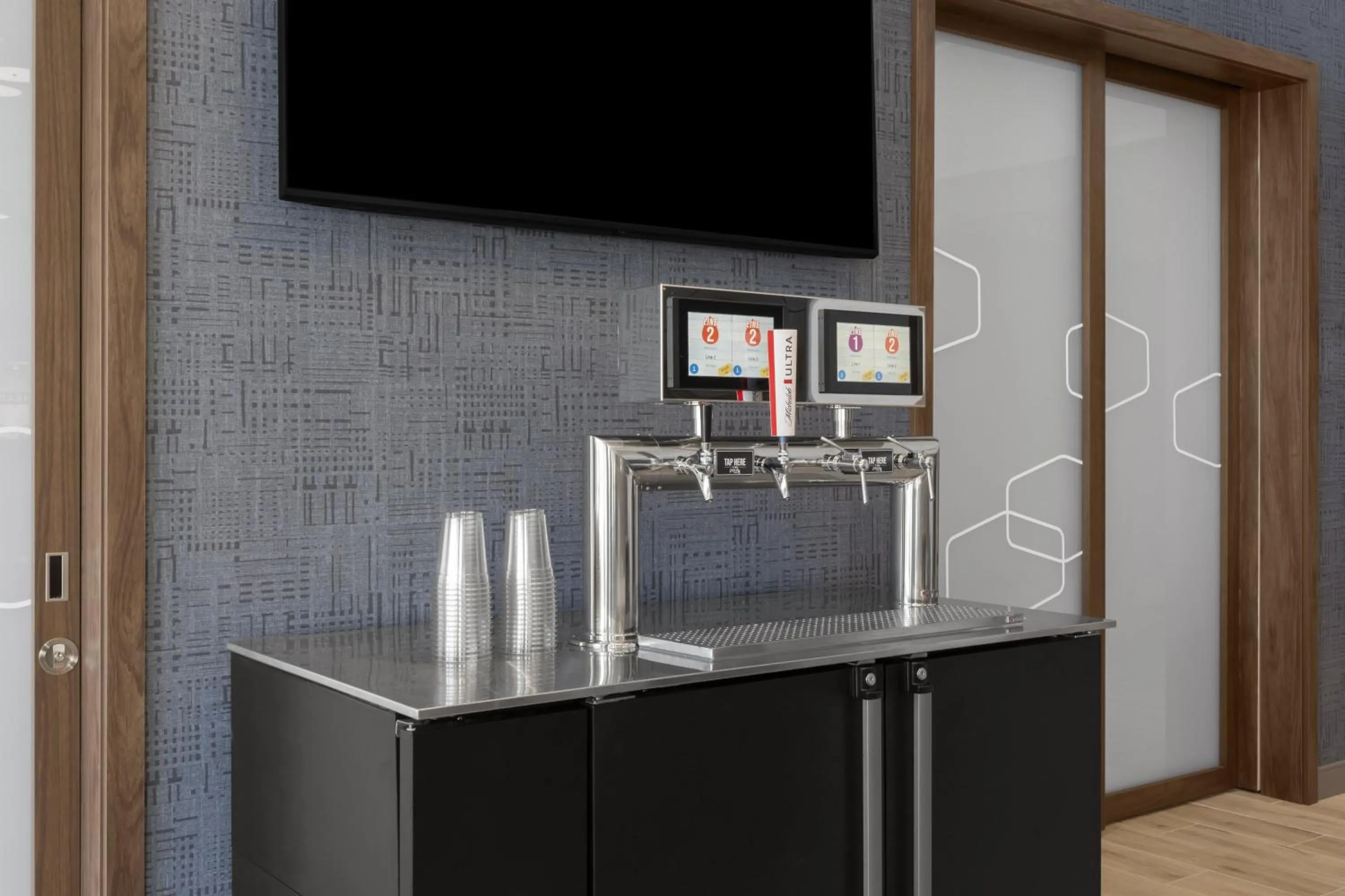 Drinks in Hampton Inn & Suites By Hilton Long Island Farmingdale