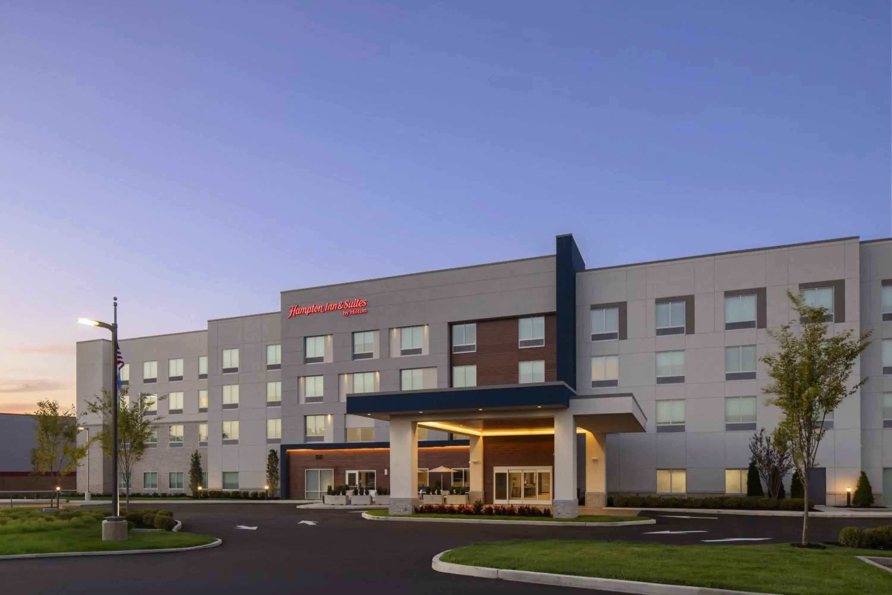 Property building in Hampton Inn & Suites By Hilton Long Island Farmingdale Property building in Hampton Inn & Suites By Hilton Long Island Farmingdale