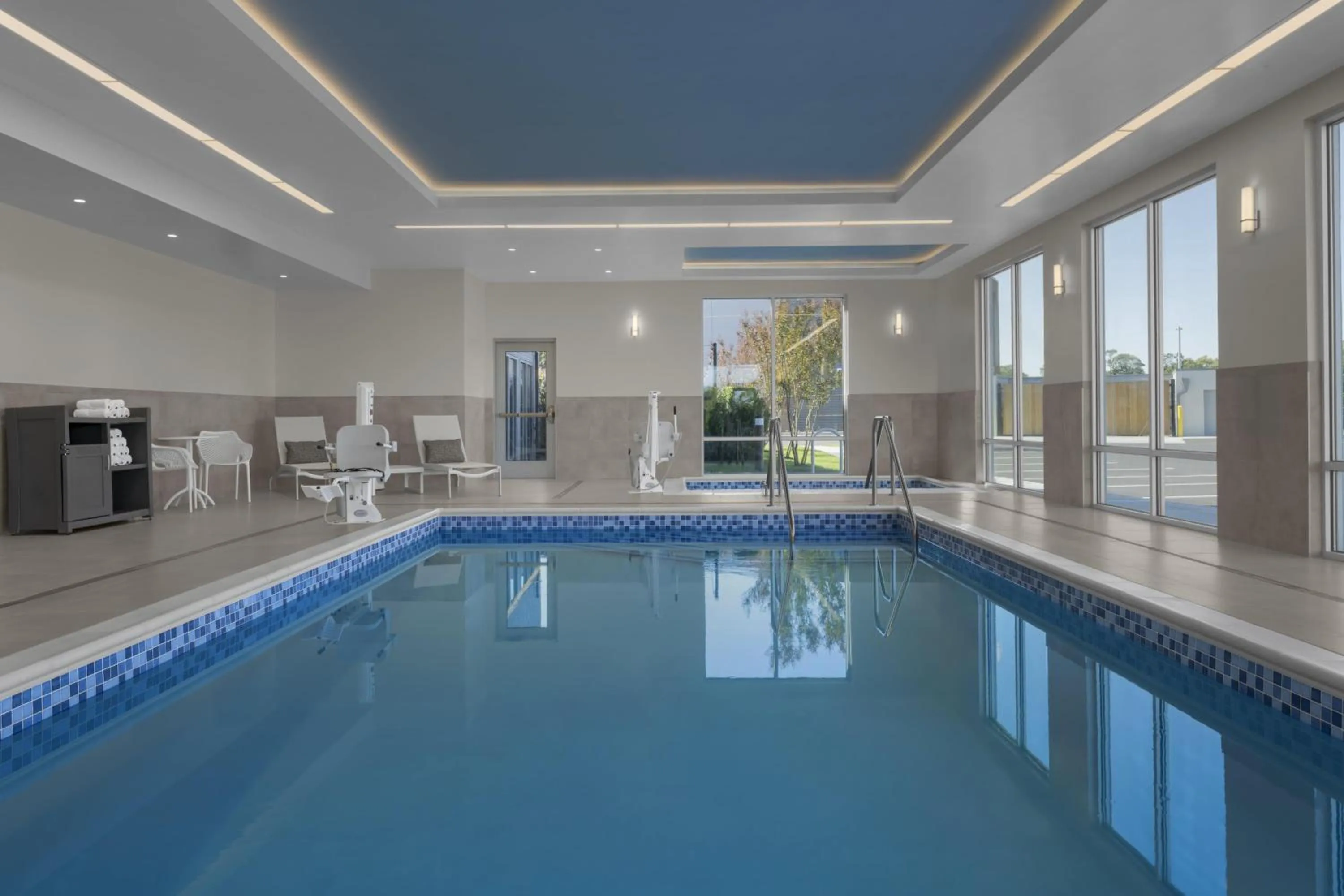Pool view in Hampton Inn & Suites By Hilton Long Island Farmingdale
