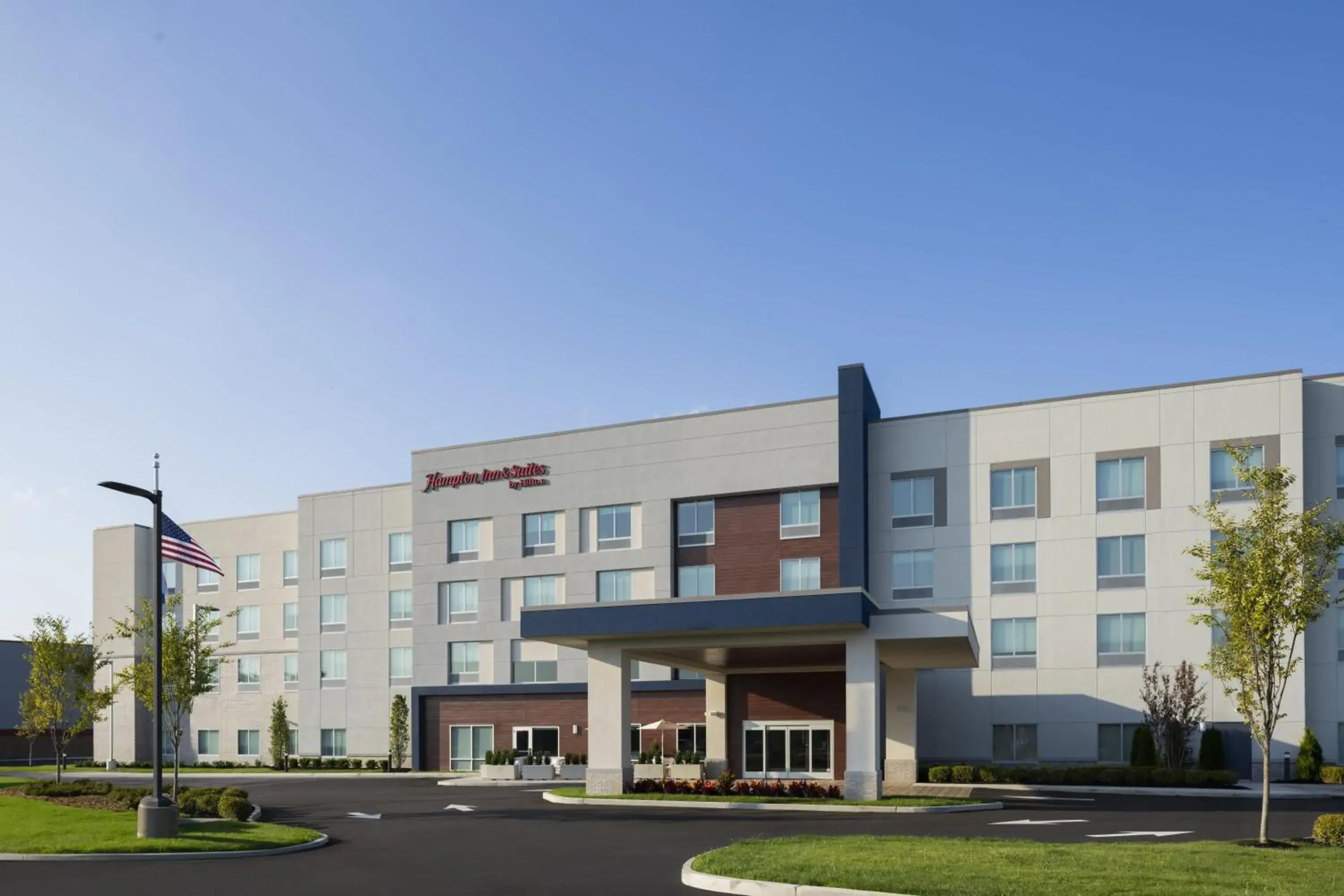 Property building in Hampton Inn & Suites By Hilton Long Island Farmingdale Property building in Hampton Inn & Suites By Hilton Long Island Farmingdale