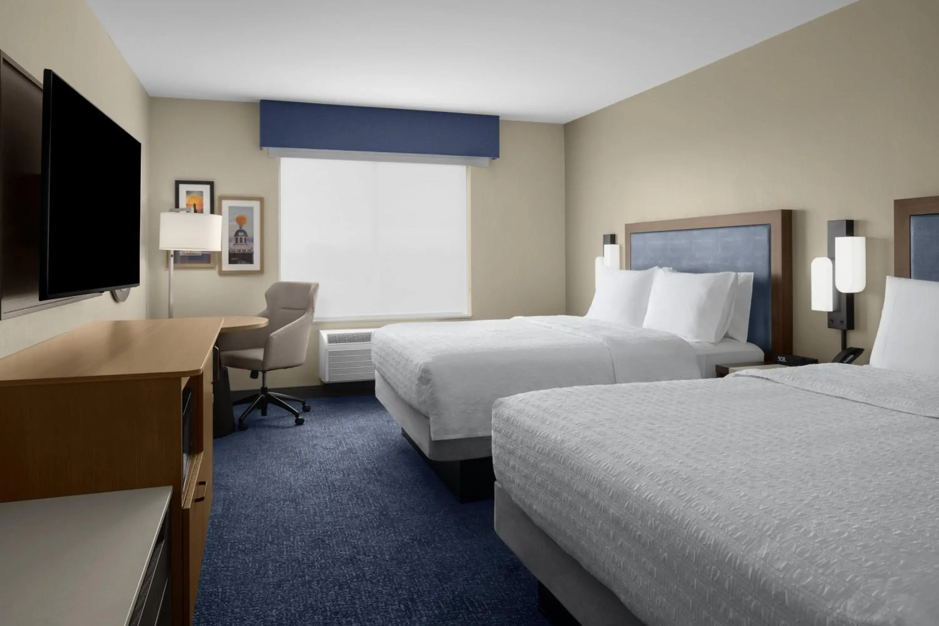 Bed in Hampton Inn & Suites By Hilton Long Island Farmingdale Bed in Hampton Inn & Suites By Hilton Long Island Farmingdale