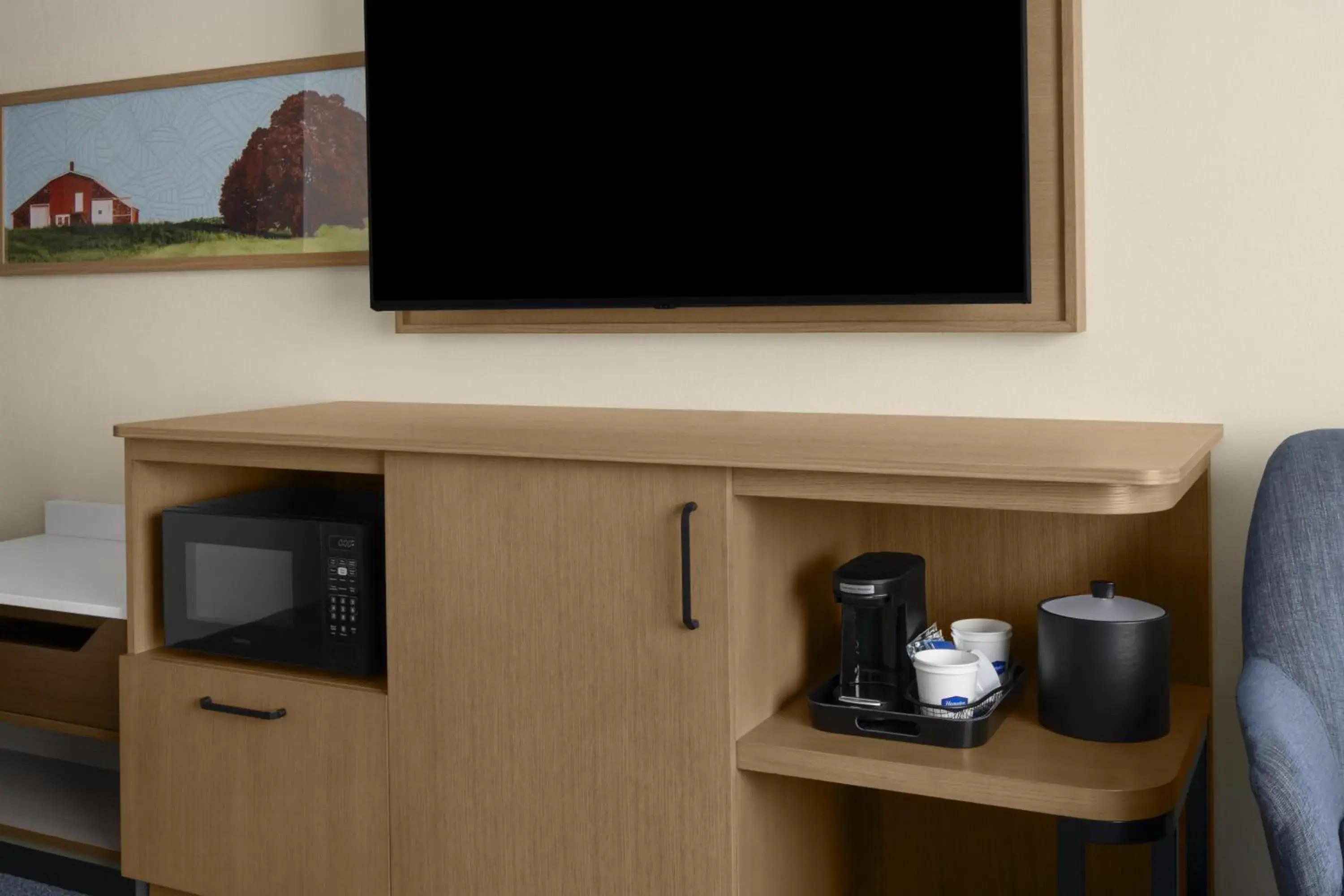 Photo of the whole room in Hampton Inn & Suites By Hilton Long Island Farmingdale Photo of the whole room in Hampton Inn & Suites By Hilton Long Island Farmingdale