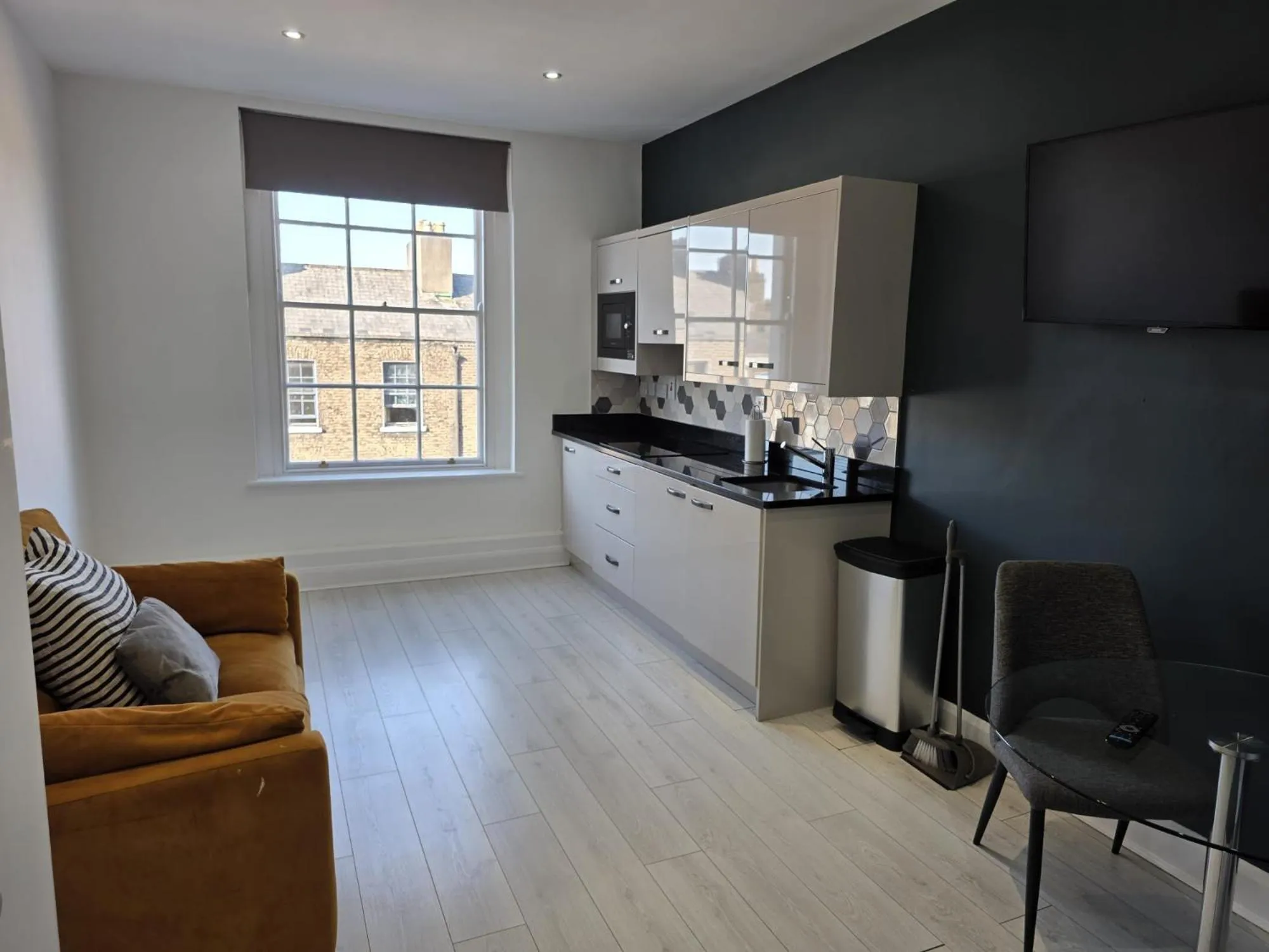 Kitchen or kitchenette in Dublin Central Suites