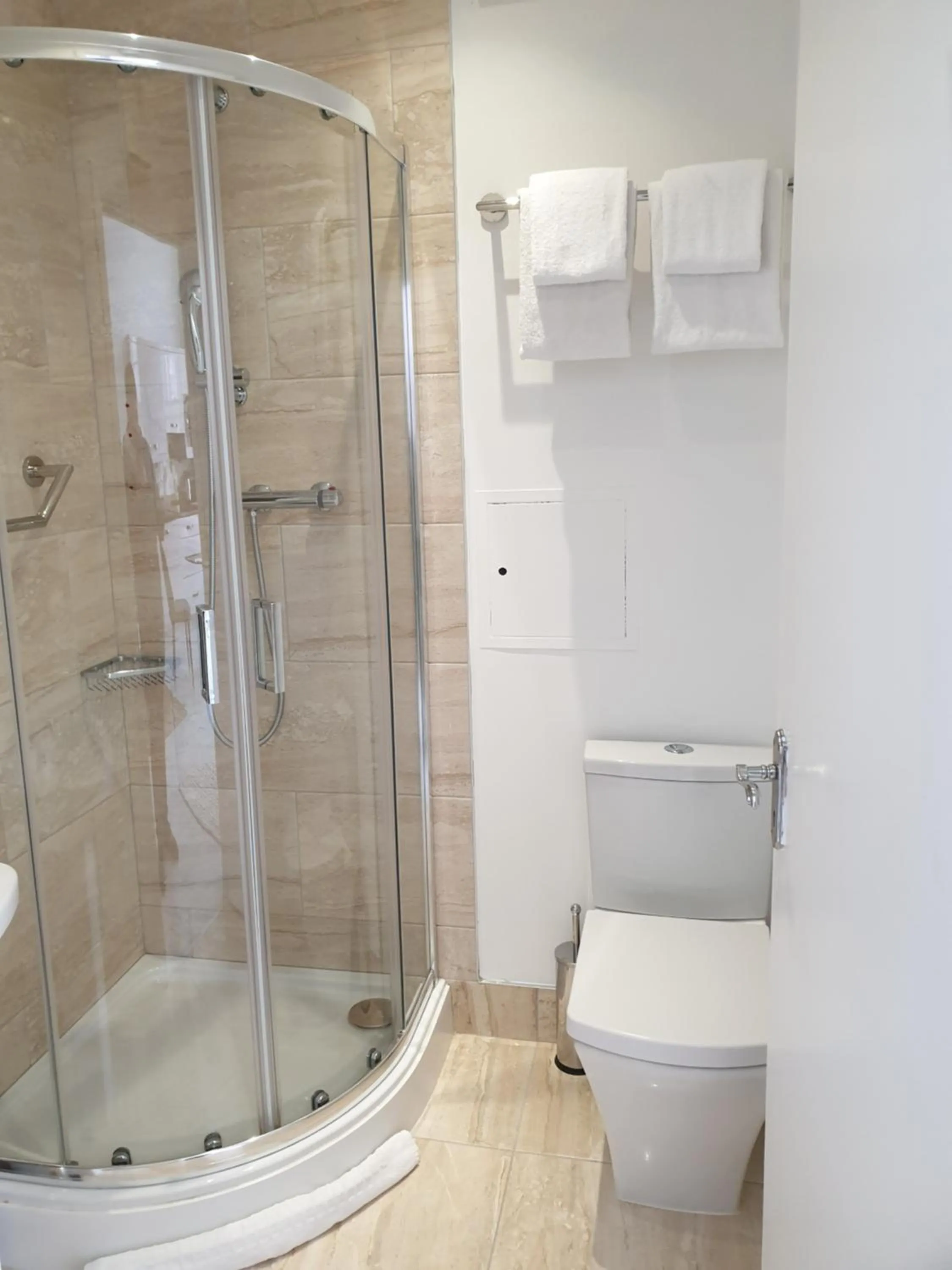 Shower in Dublin Central Suites