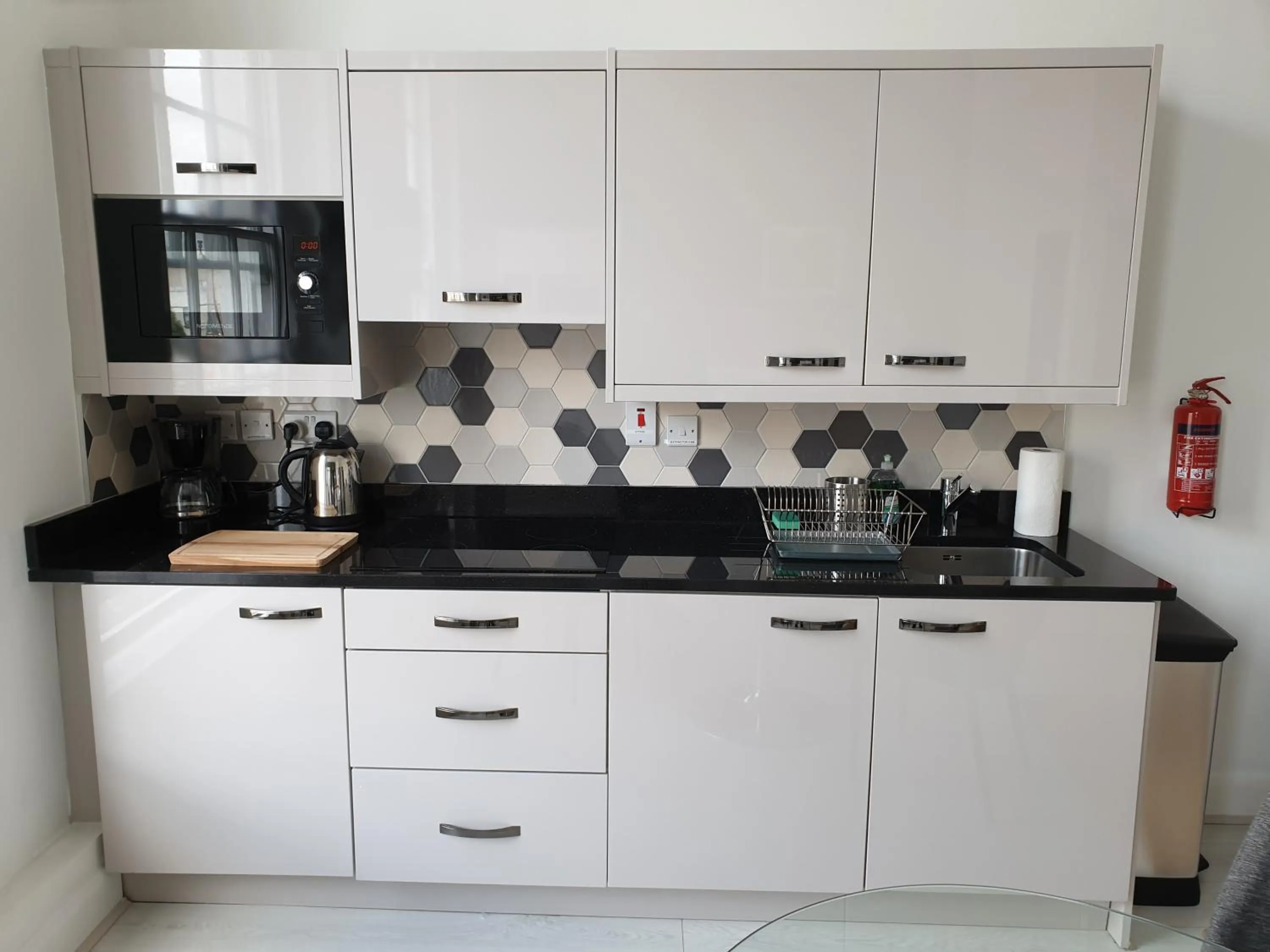 Kitchen or kitchenette in Dublin Central Suites