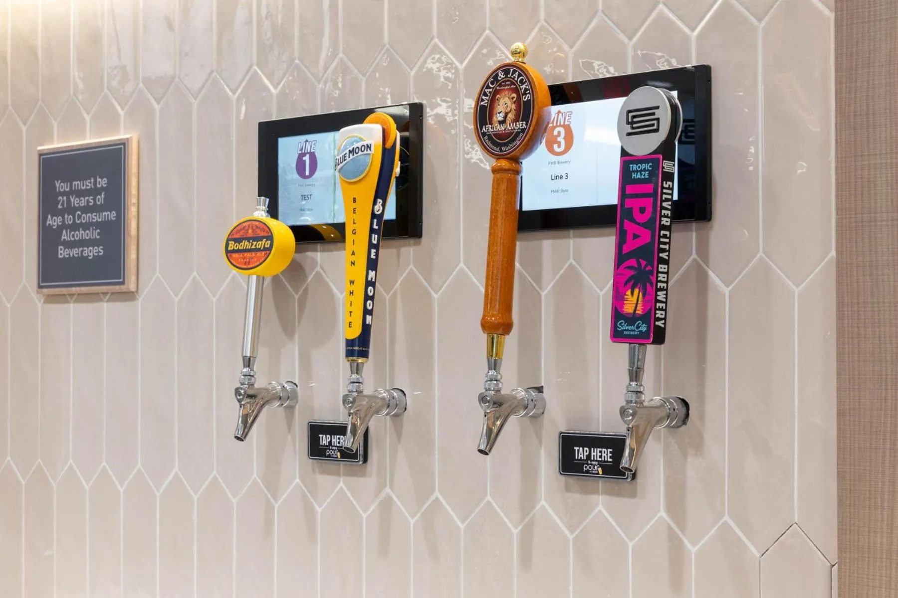 Dining area in Homewood Suites By Hilton Puyallup Tacoma