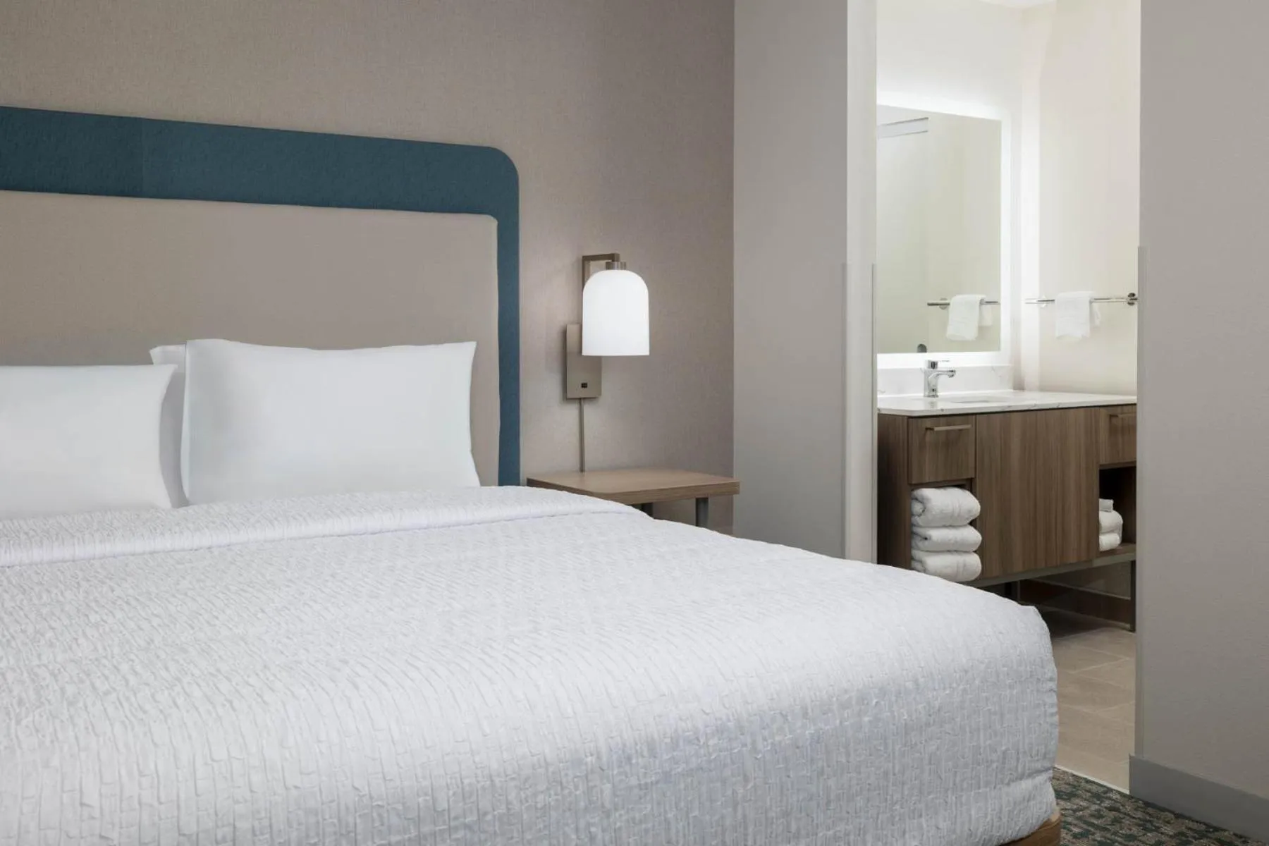 Bed in Homewood Suites By Hilton Puyallup Tacoma