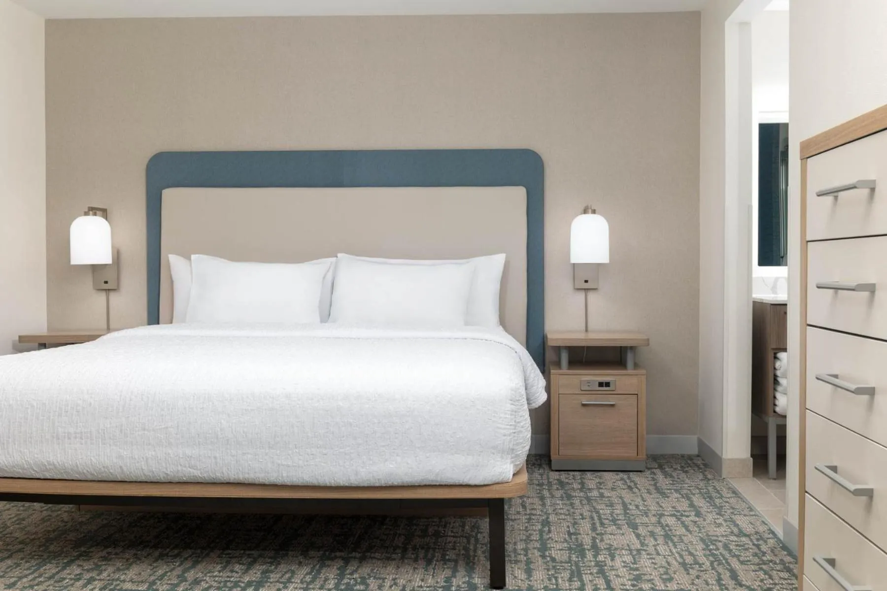 Bed in Homewood Suites By Hilton Puyallup Tacoma