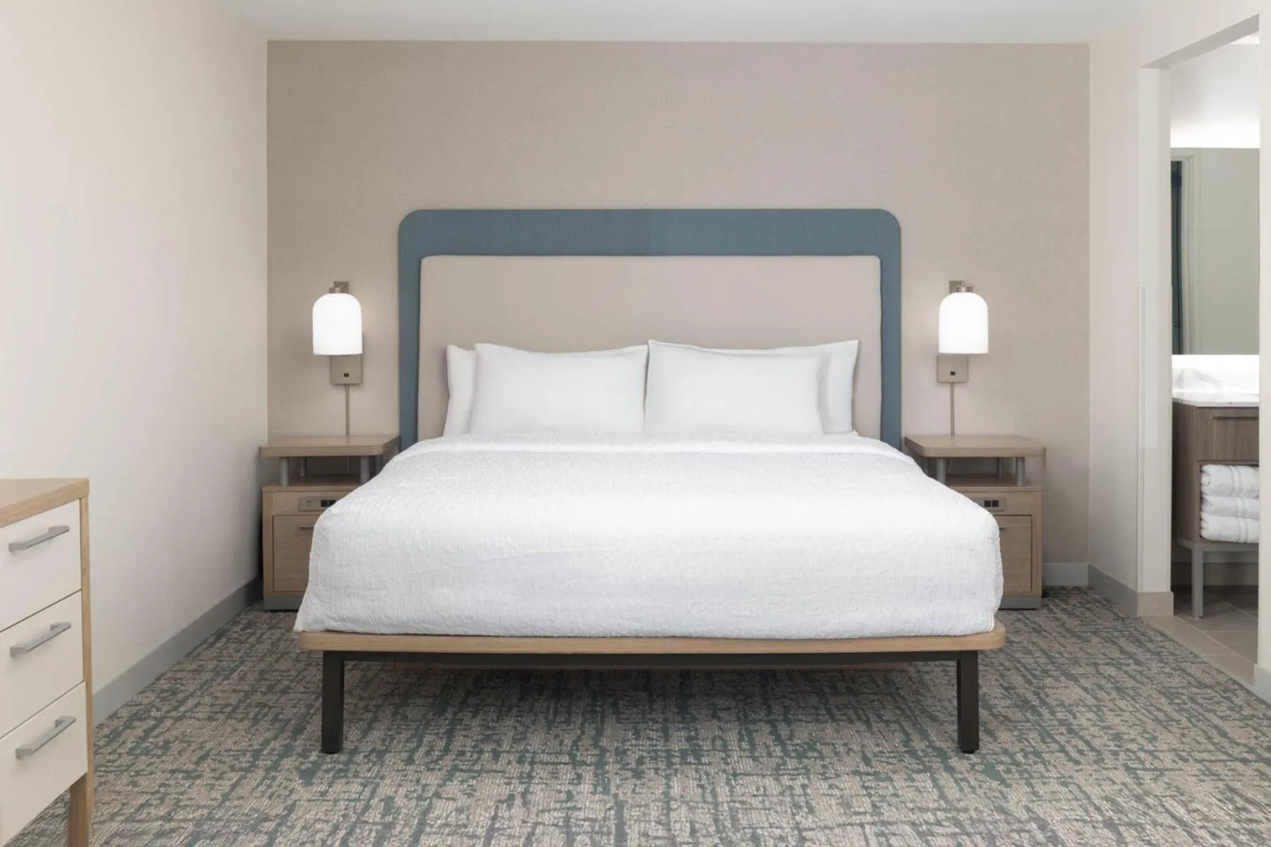 Bed in Homewood Suites By Hilton Puyallup Tacoma
