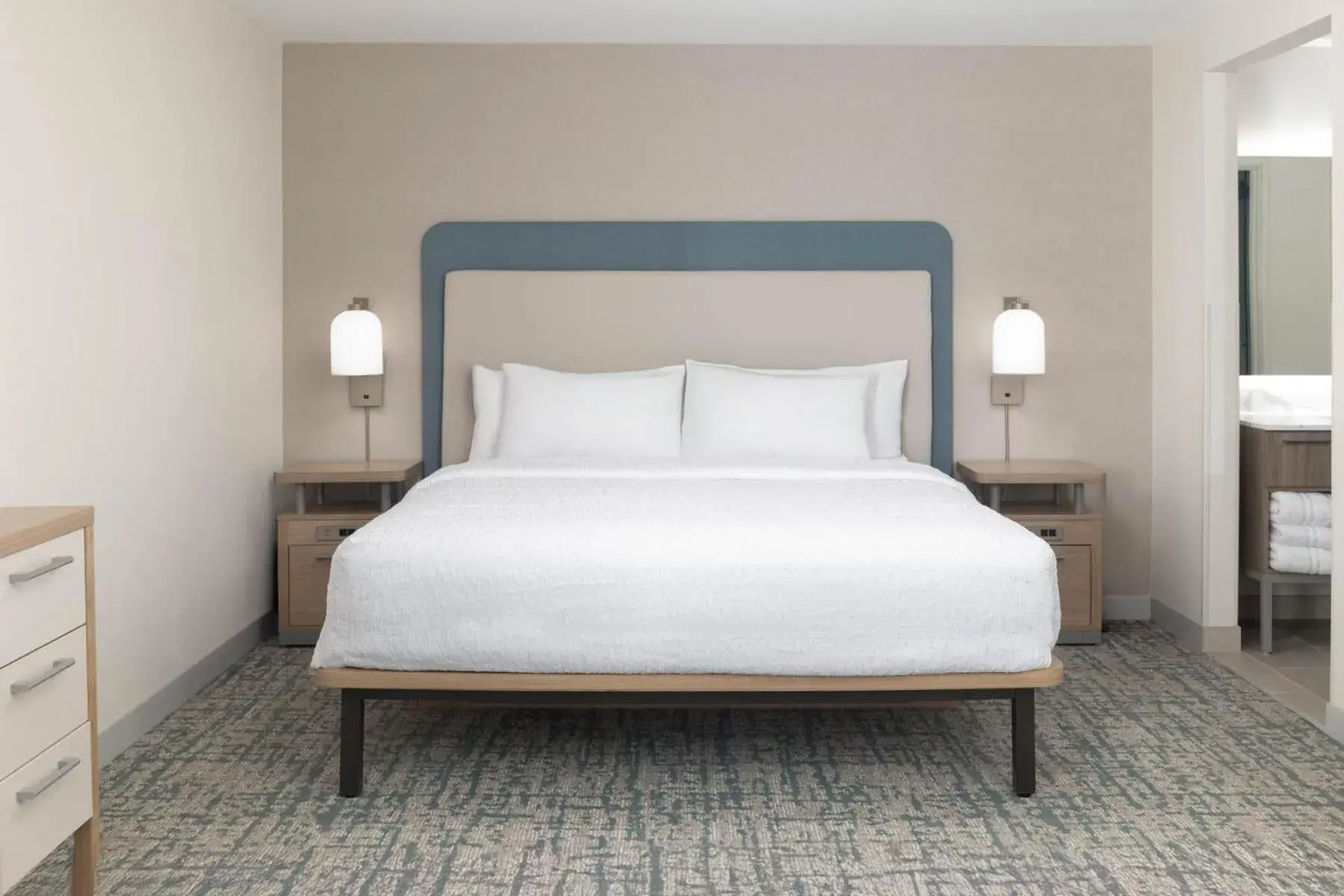 Bed in Homewood Suites By Hilton Puyallup Tacoma Bed in Homewood Suites By Hilton Puyallup Tacoma