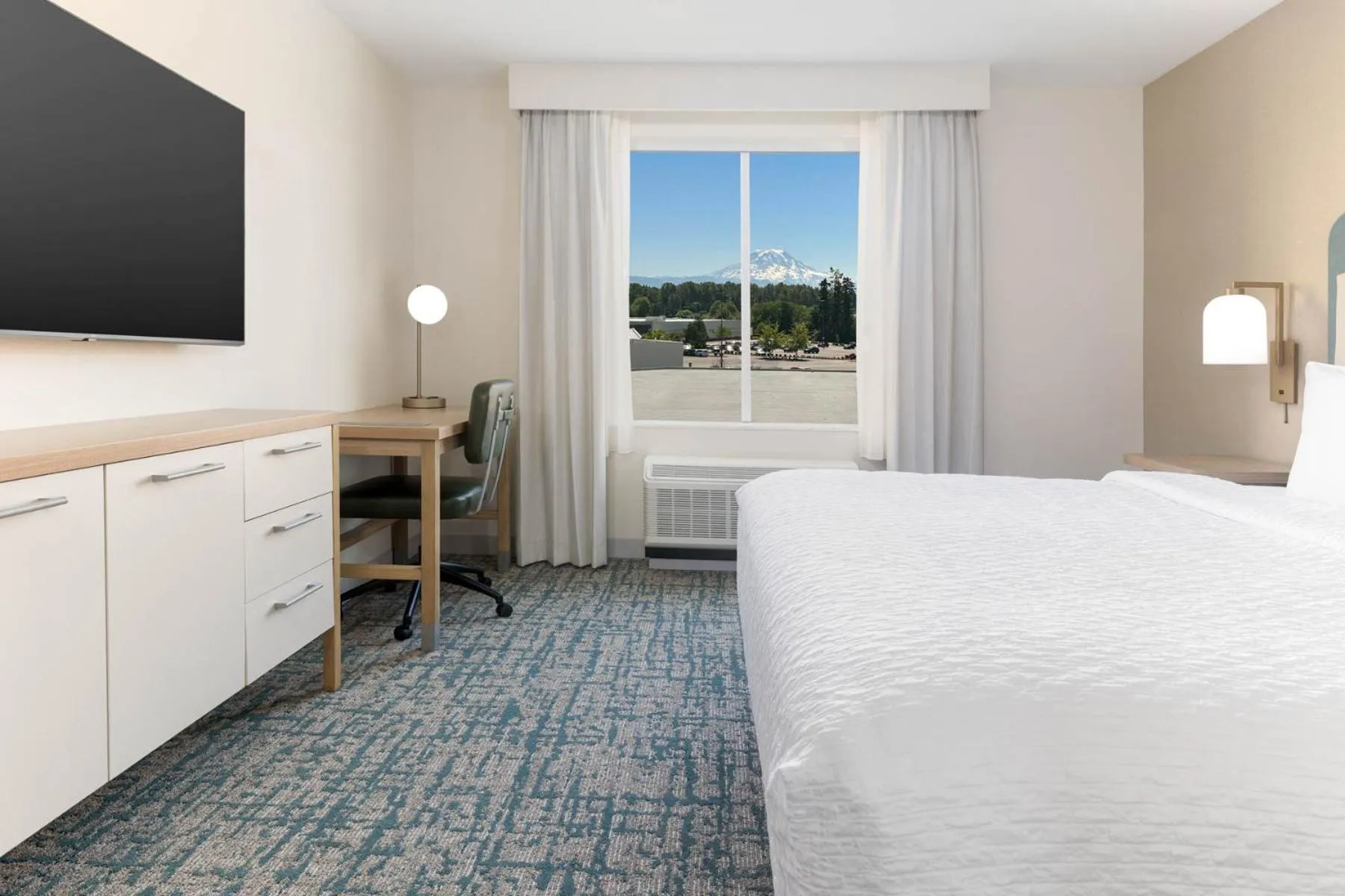 Bed in Homewood Suites By Hilton Puyallup Tacoma